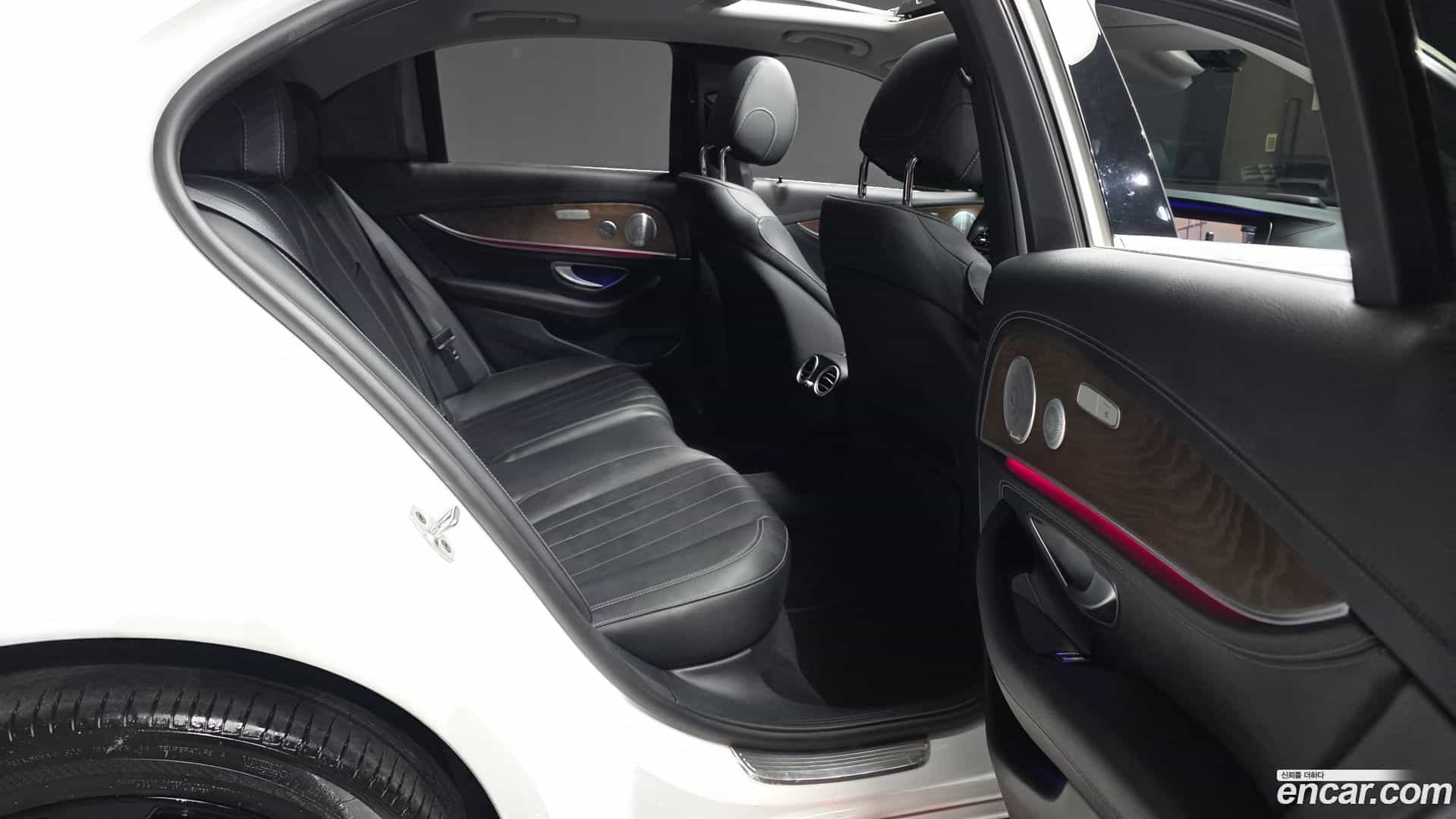 E-Class Mercedes-Benz 2020.6-OPTION-016