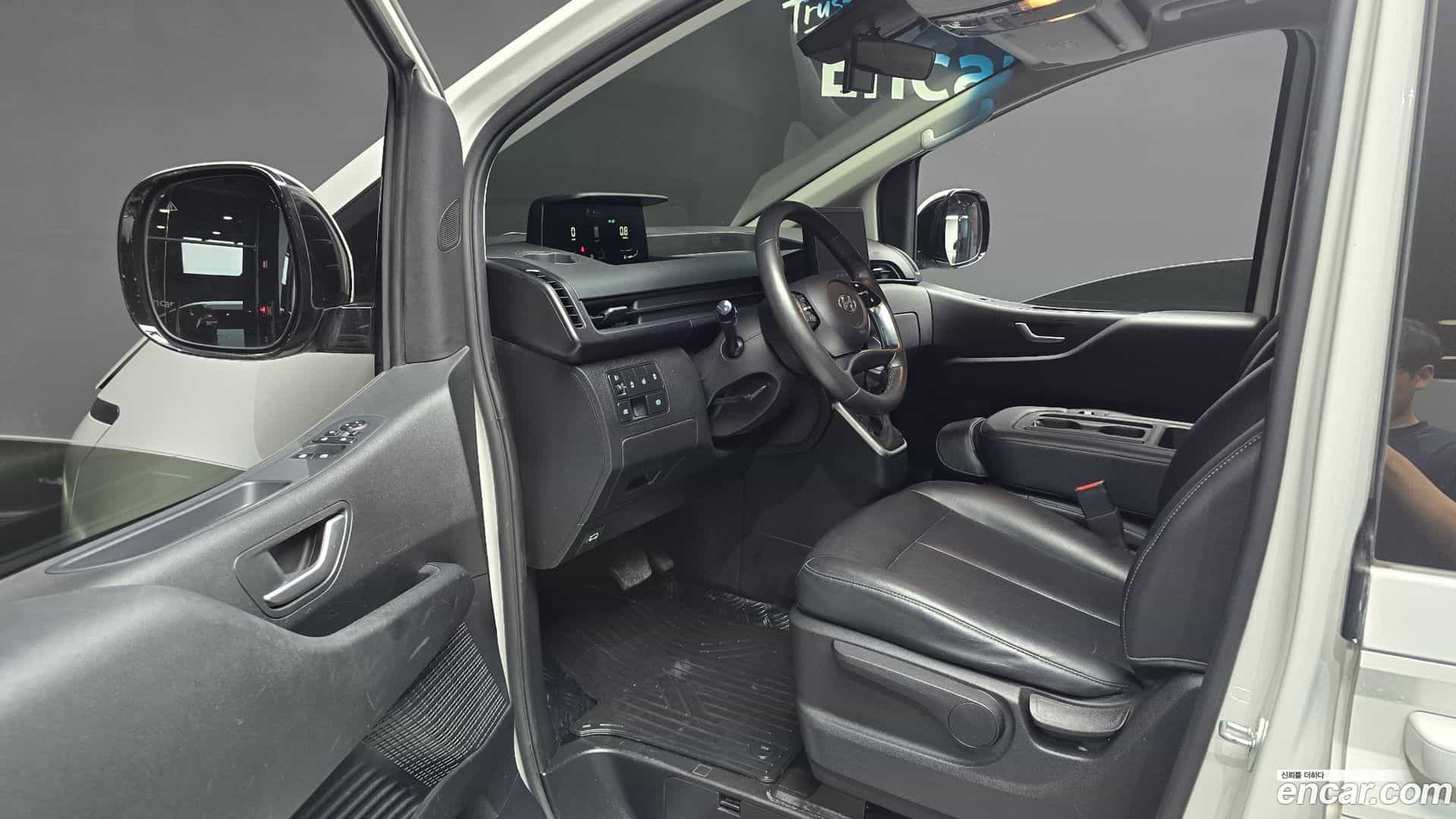 Staria Hyundai 2022.7-INNER-010
