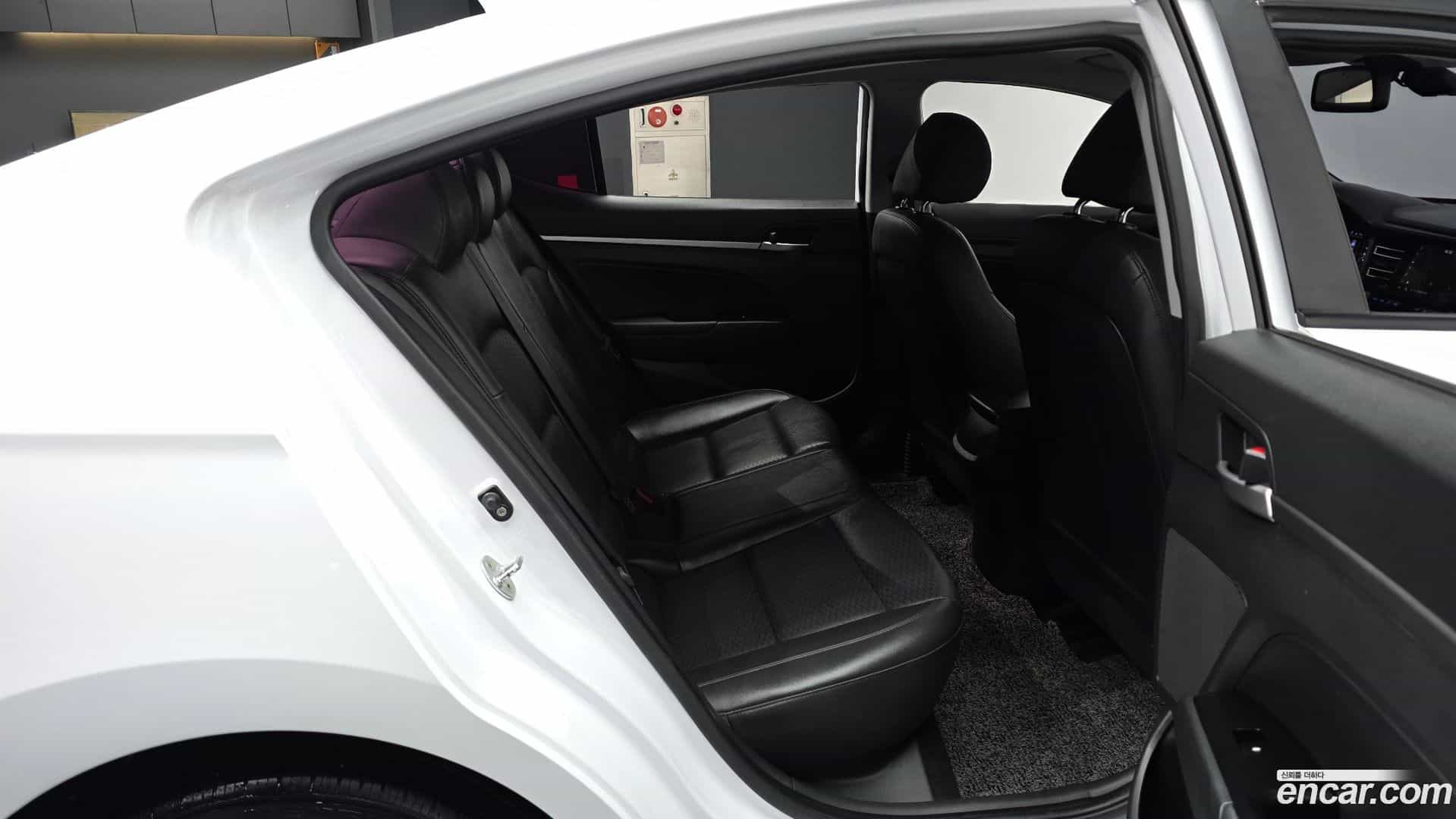 AVANTE Hyundai 2019.2-OPTION-015