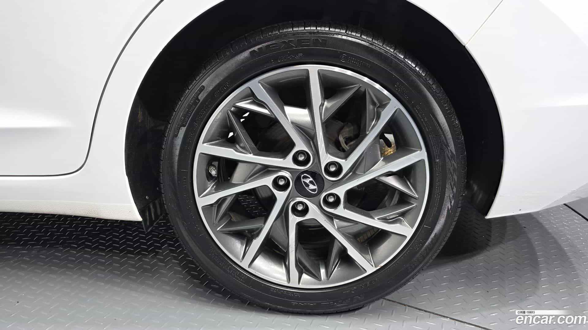 AVANTE Hyundai 2019.2-OUTER-031