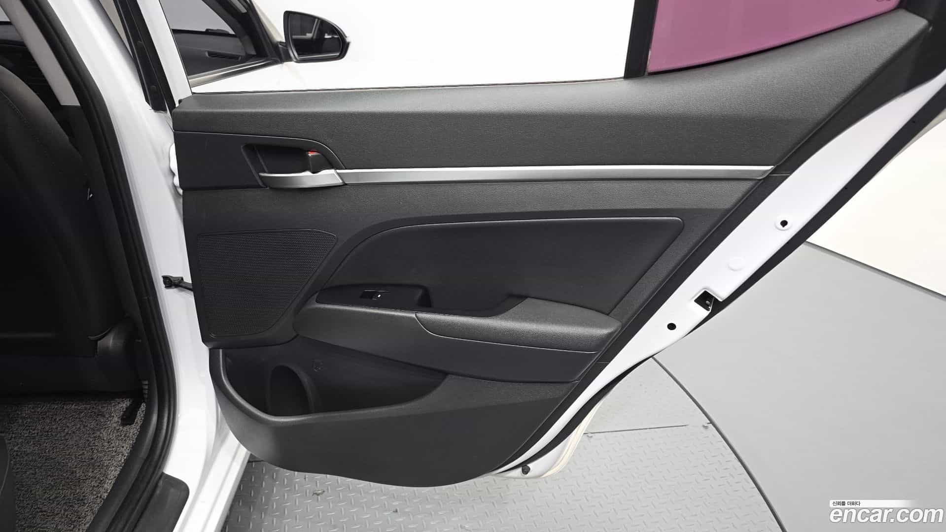 AVANTE Hyundai 2019.2-INNER-035