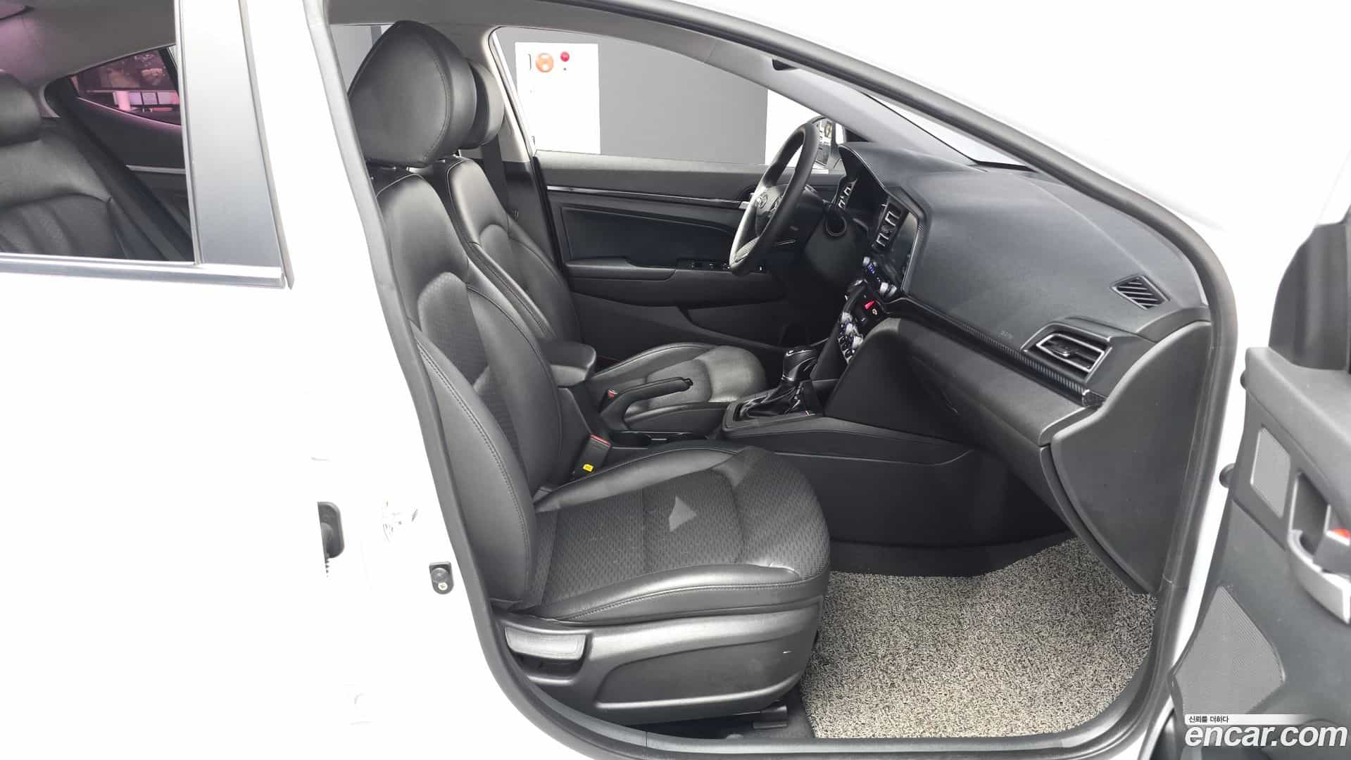 AVANTE Hyundai 2019.2-INNER-036
