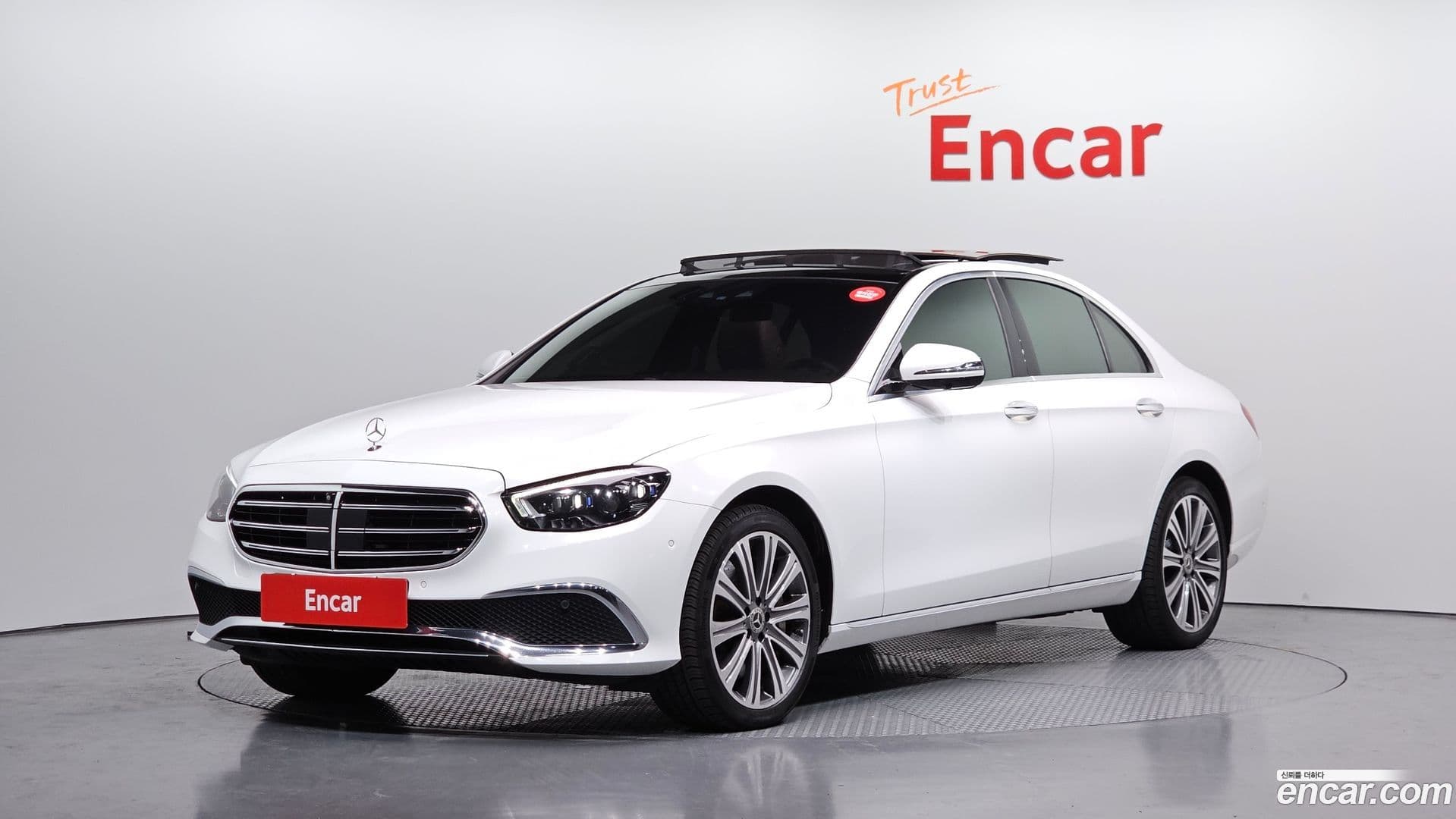 Main__Slider__Photo:E-Class Mercedes-Benz 2021.2-0