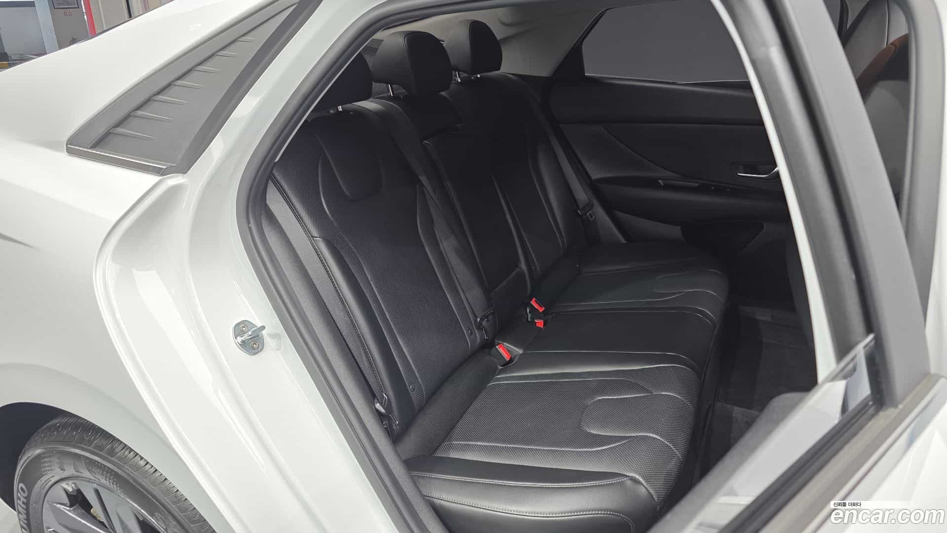 AVANTE Hyundai 2021.11-OPTION-015