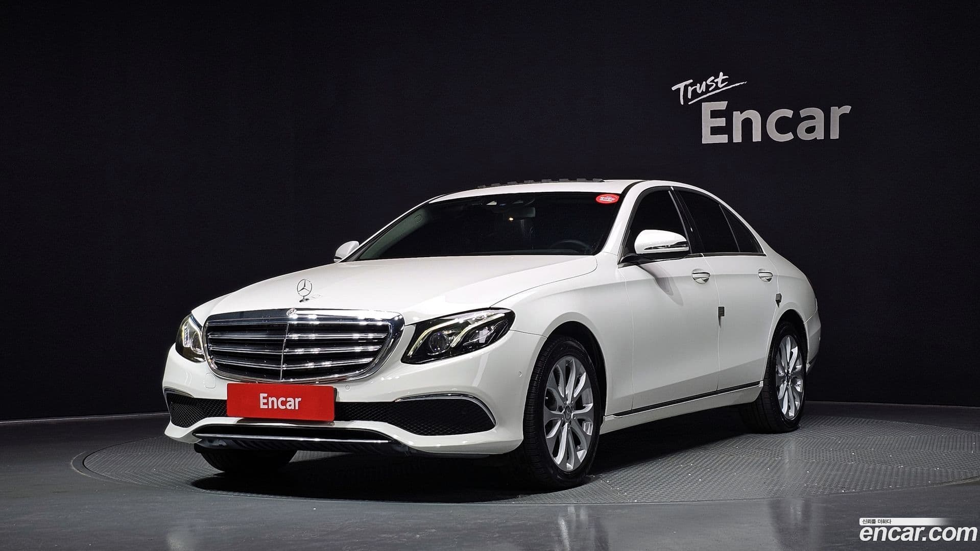 Main__Slider__Photo:E-Class Mercedes-Benz 2017.0-0