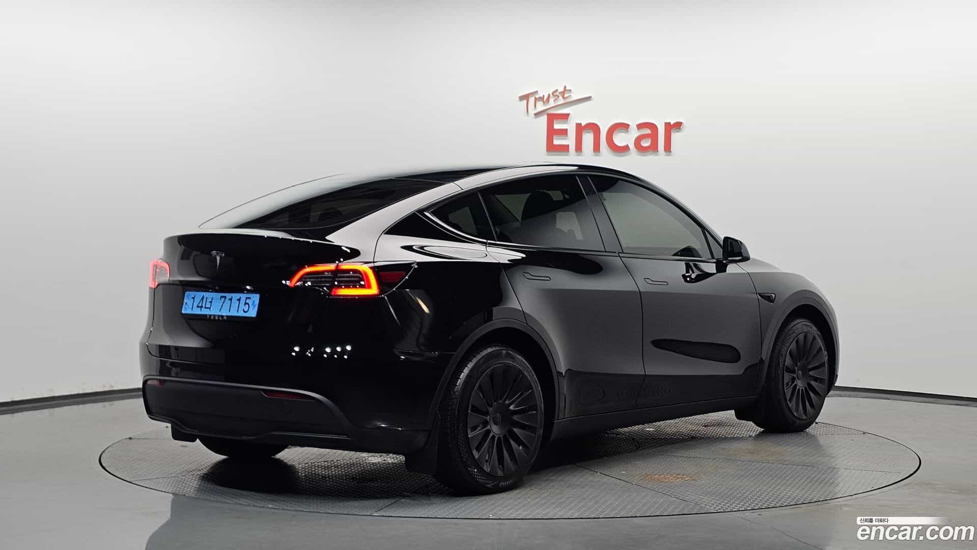 Model Y Tesla 2024.2-OUTER-002