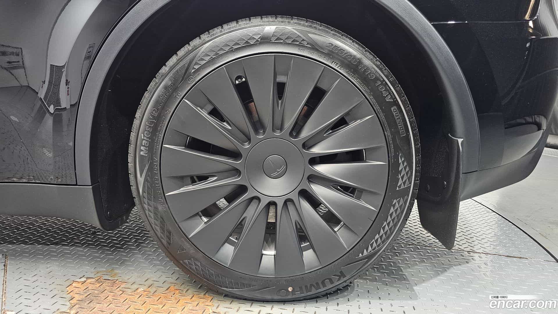 Model Y Tesla 2024.2-OUTER-031