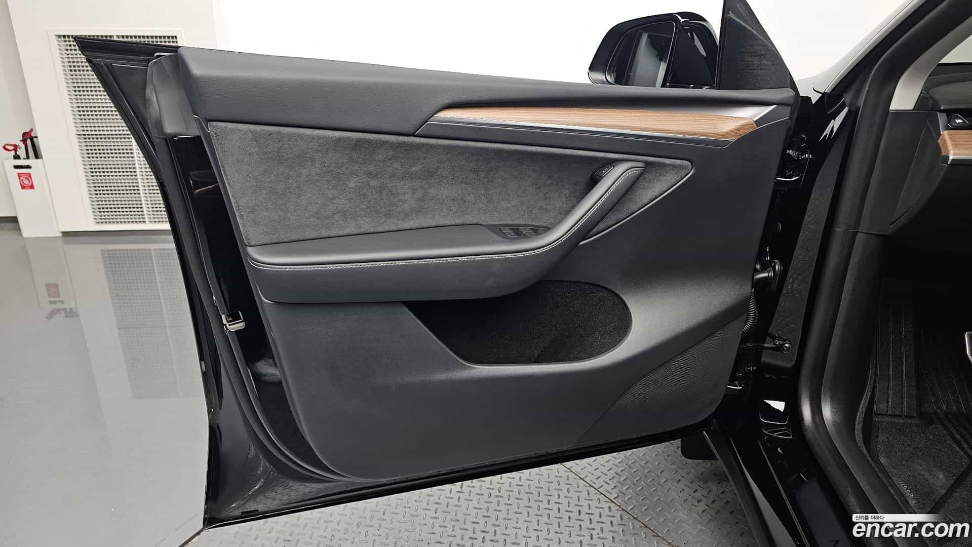 Model Y Tesla 2024.2-INNER-034