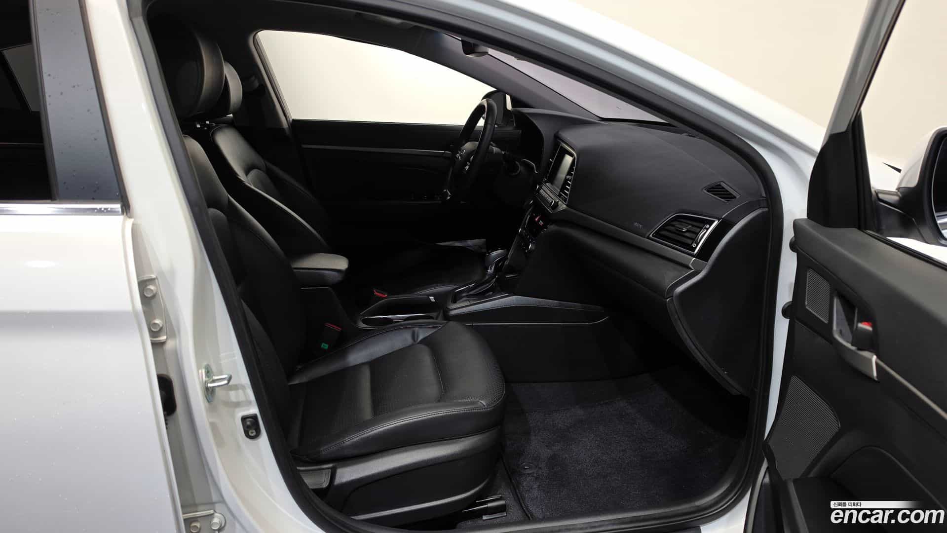 AVANTE Hyundai 2015.8-OPTION-015