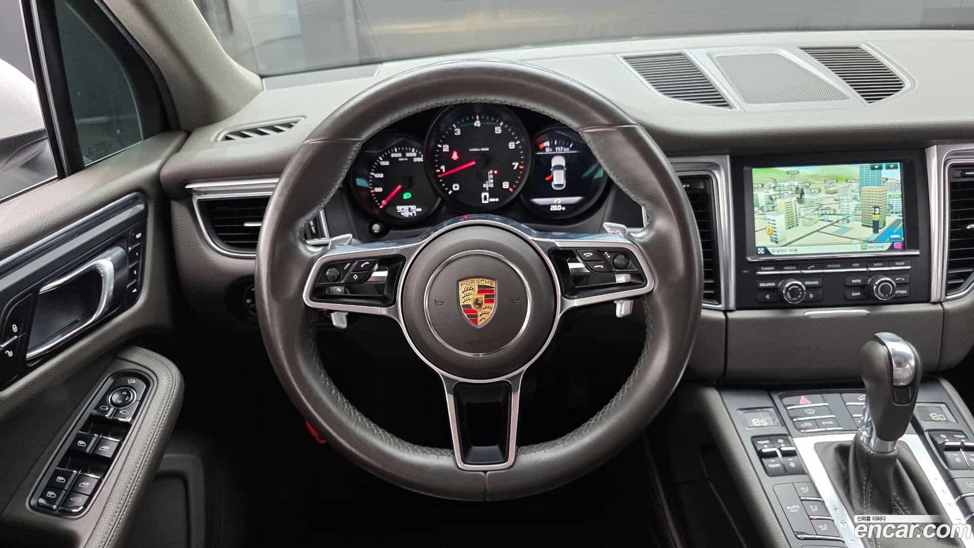 Macan Porsche 2014.11-OPTION-017