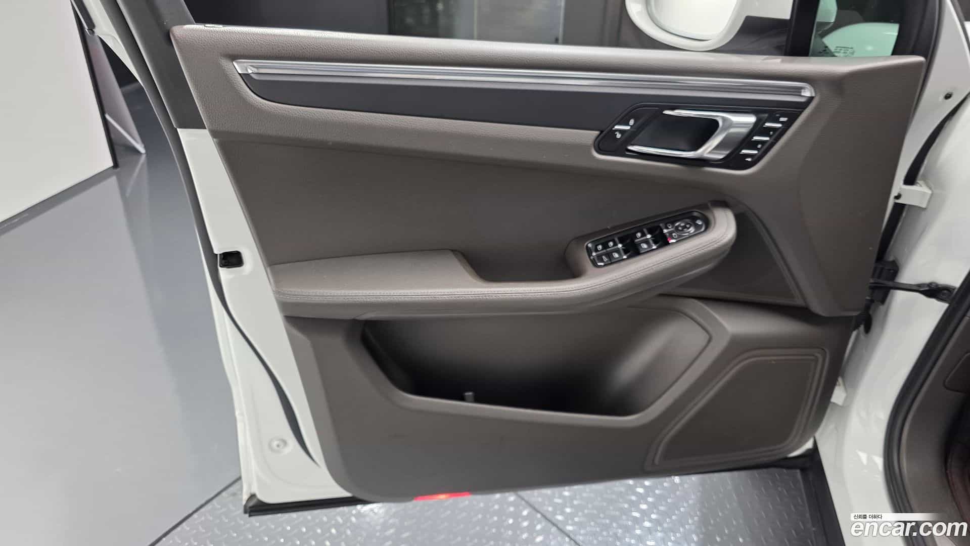 Macan Porsche 2014.11-INNER-034