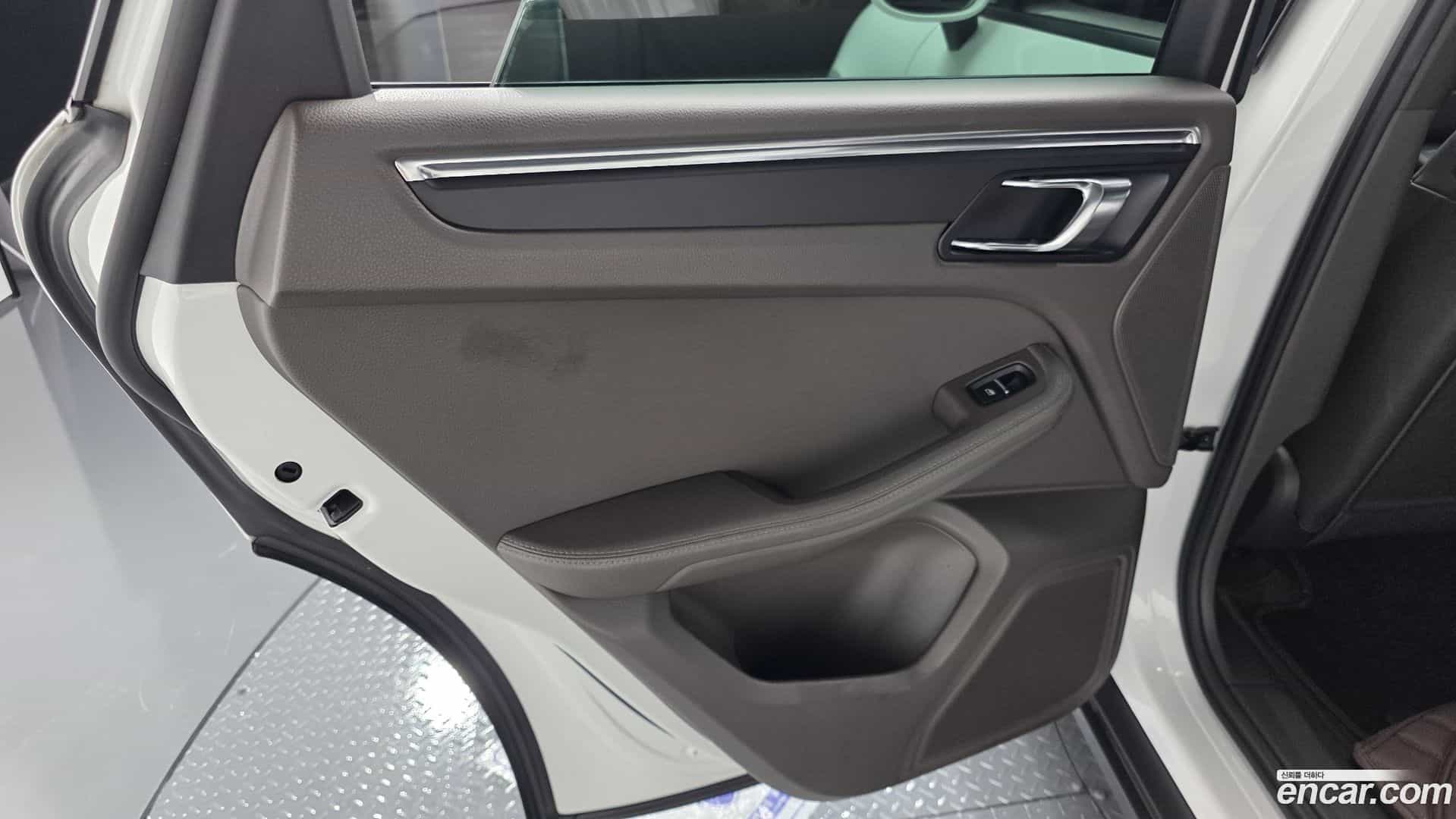 Macan Porsche 2014.11-INNER-035