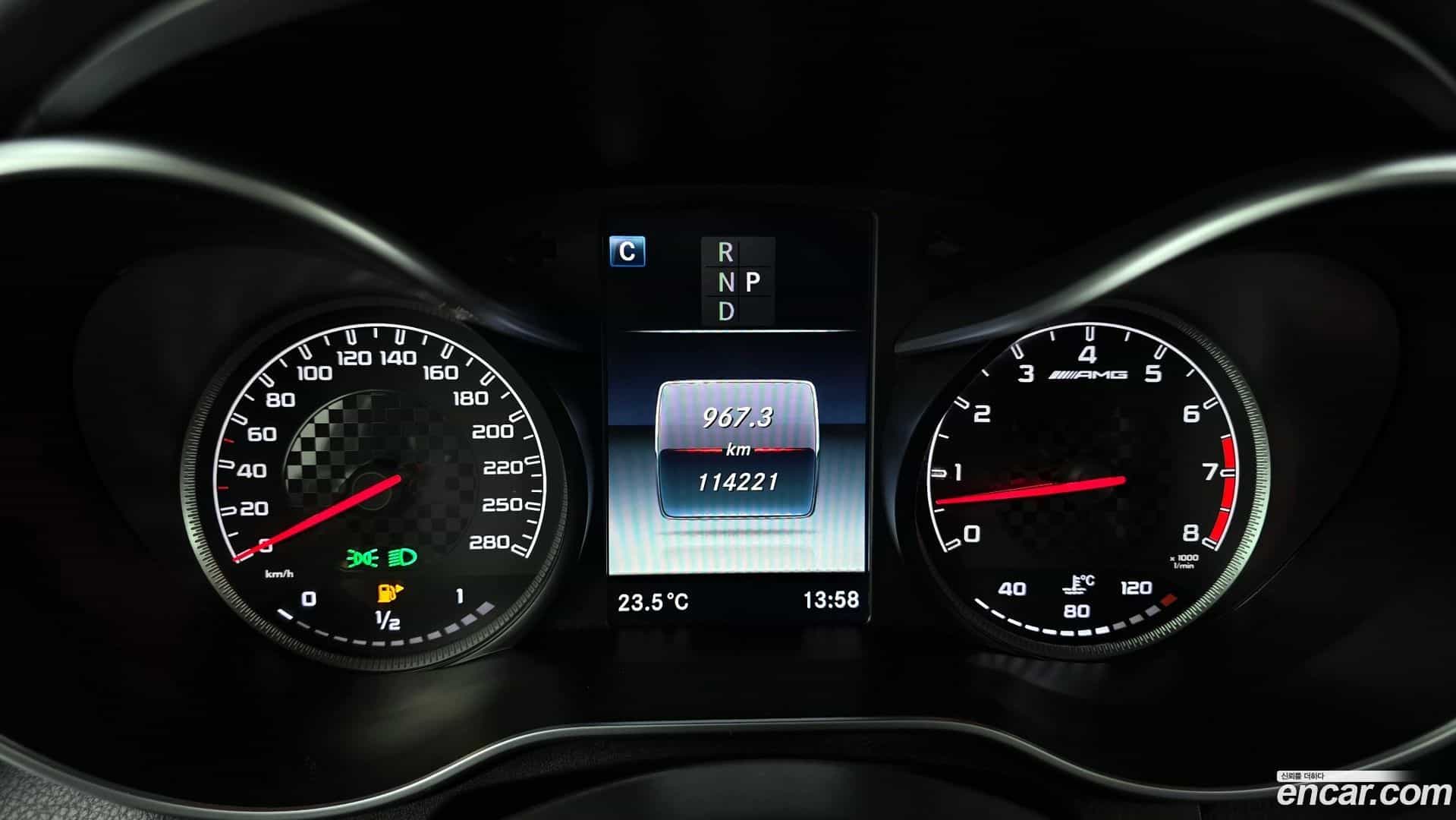 GLC-Class Mercedes-Benz 2017.1-INNER-008