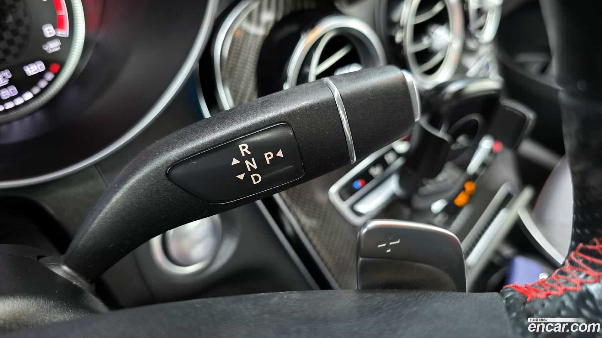 GLC-Class Mercedes-Benz 2017.1-INNER-009