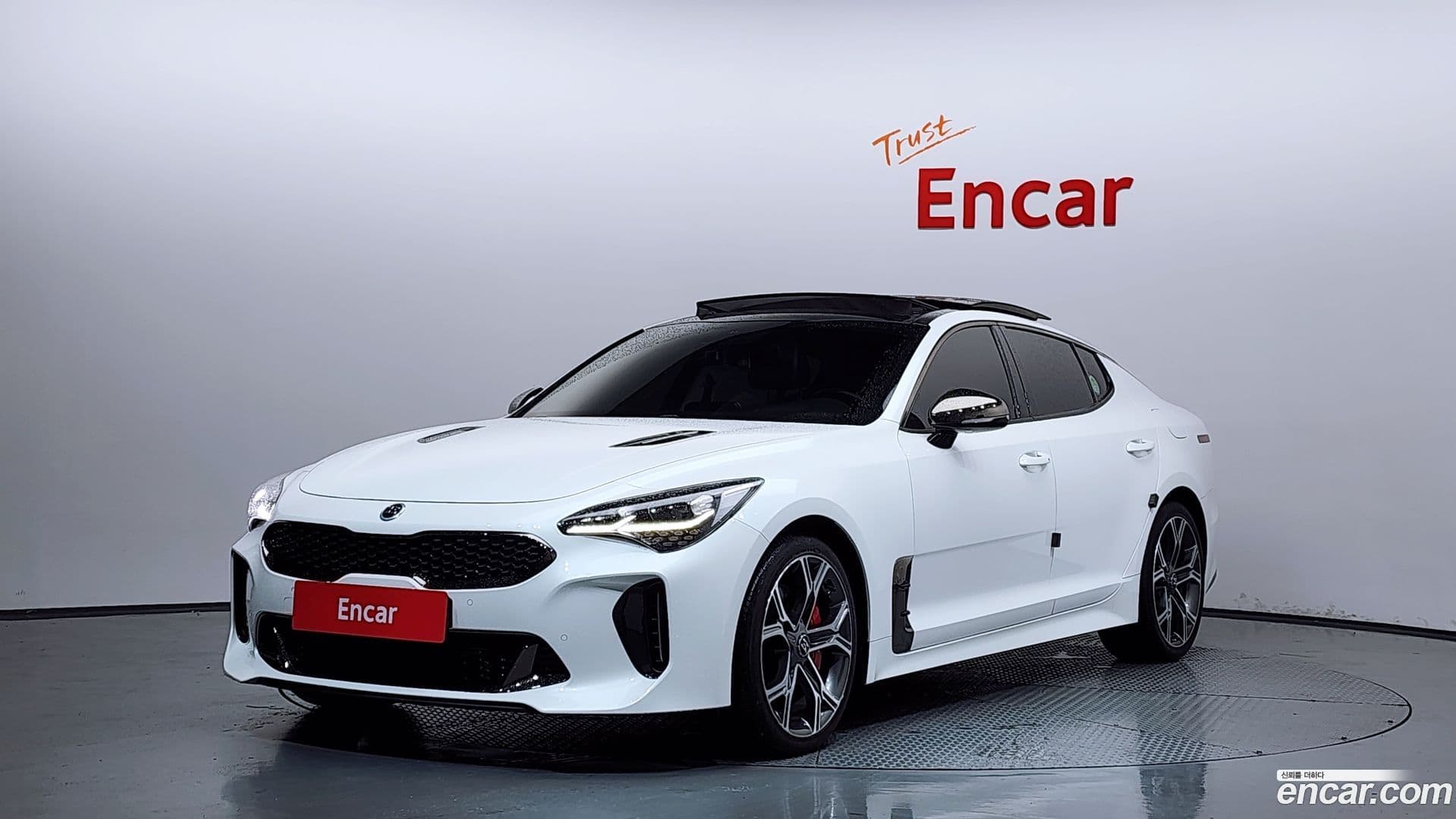 Main__Slider__Photo:Stinger Kia 2017.6-0
