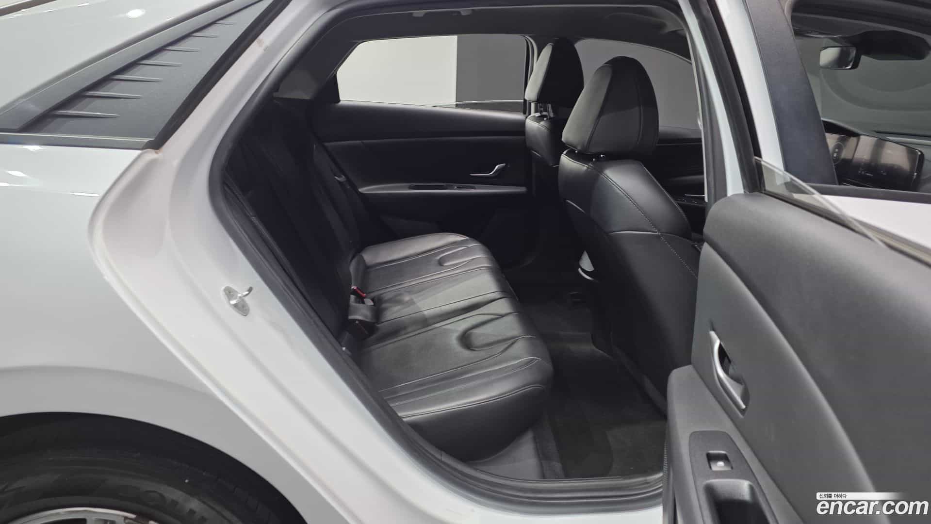 AVANTE Hyundai 2021.7-OPTION-016