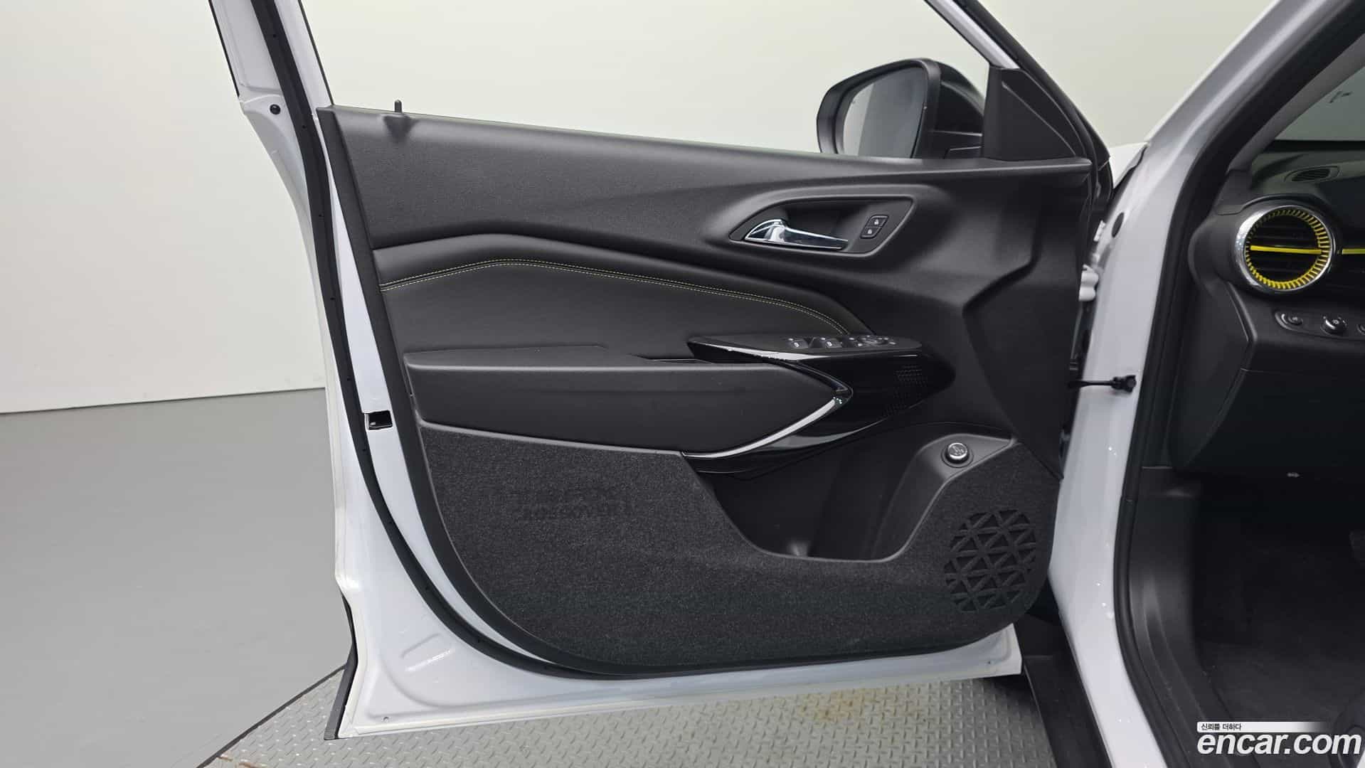Trax Chevrolet 2023.4-INNER-034