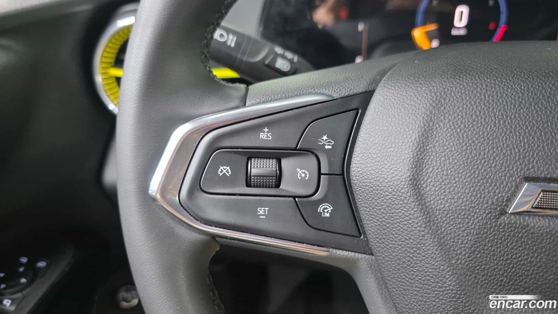 Trax Chevrolet 2023.4-OPTION-041