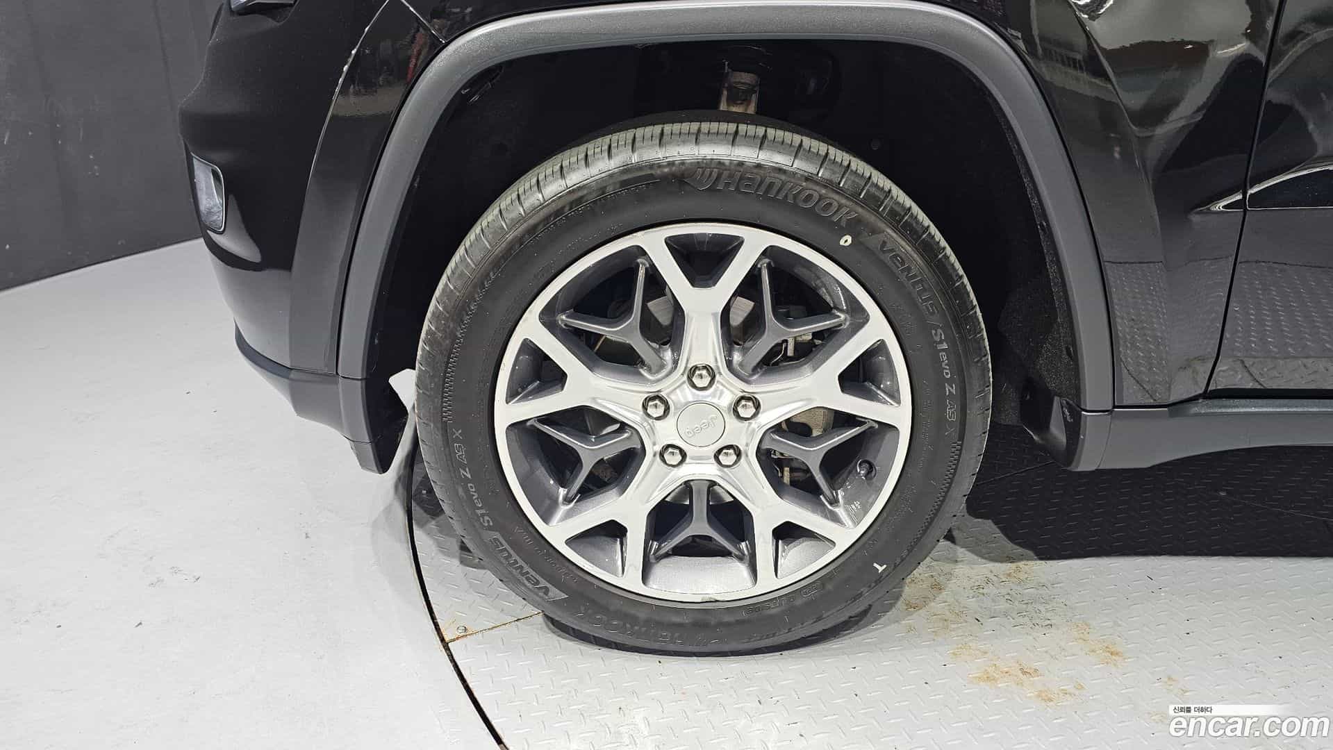 Cherokee Jeep 2019.5-OUTER-005