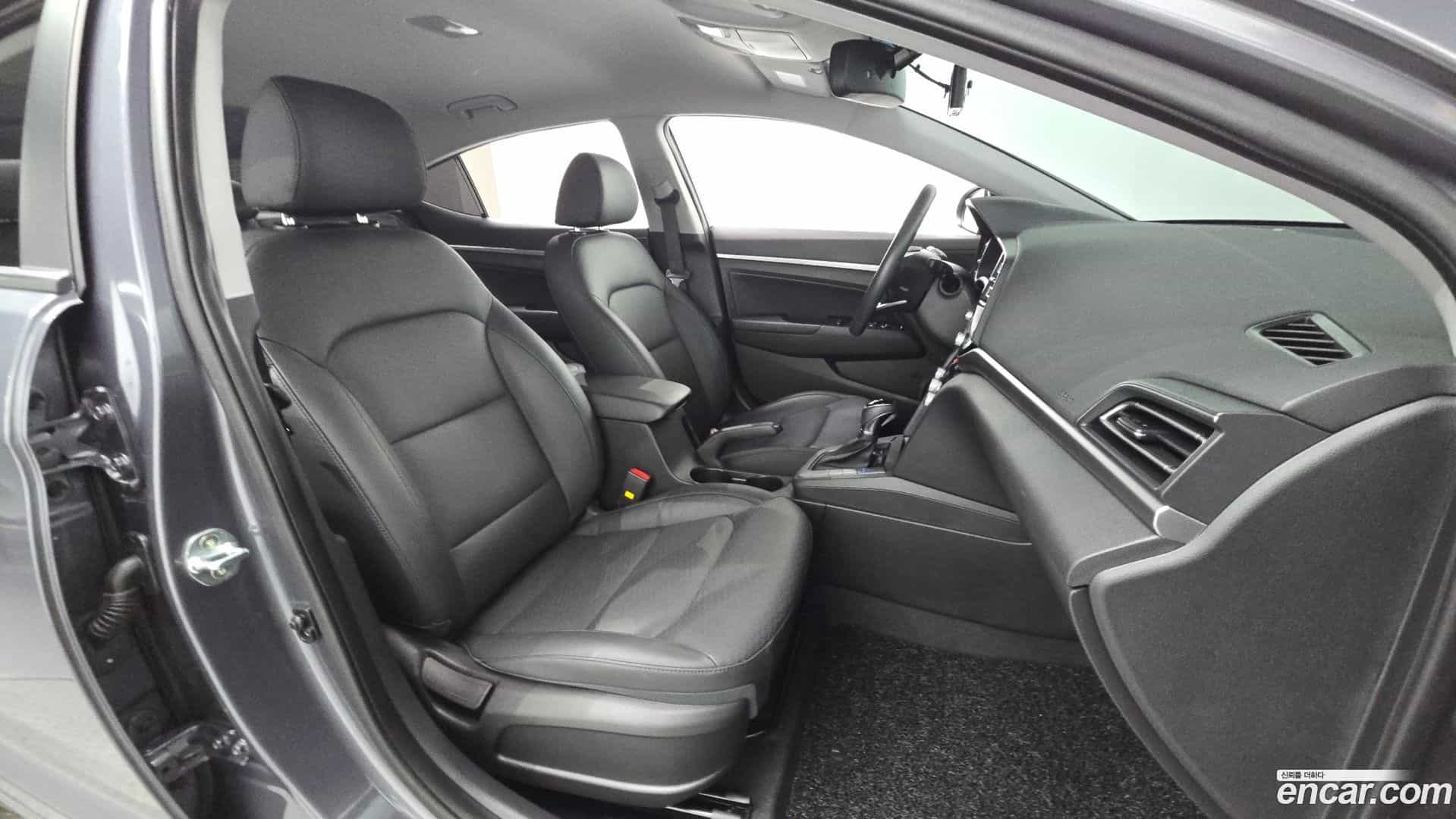 AVANTE Hyundai 2019.7-OPTION-015
