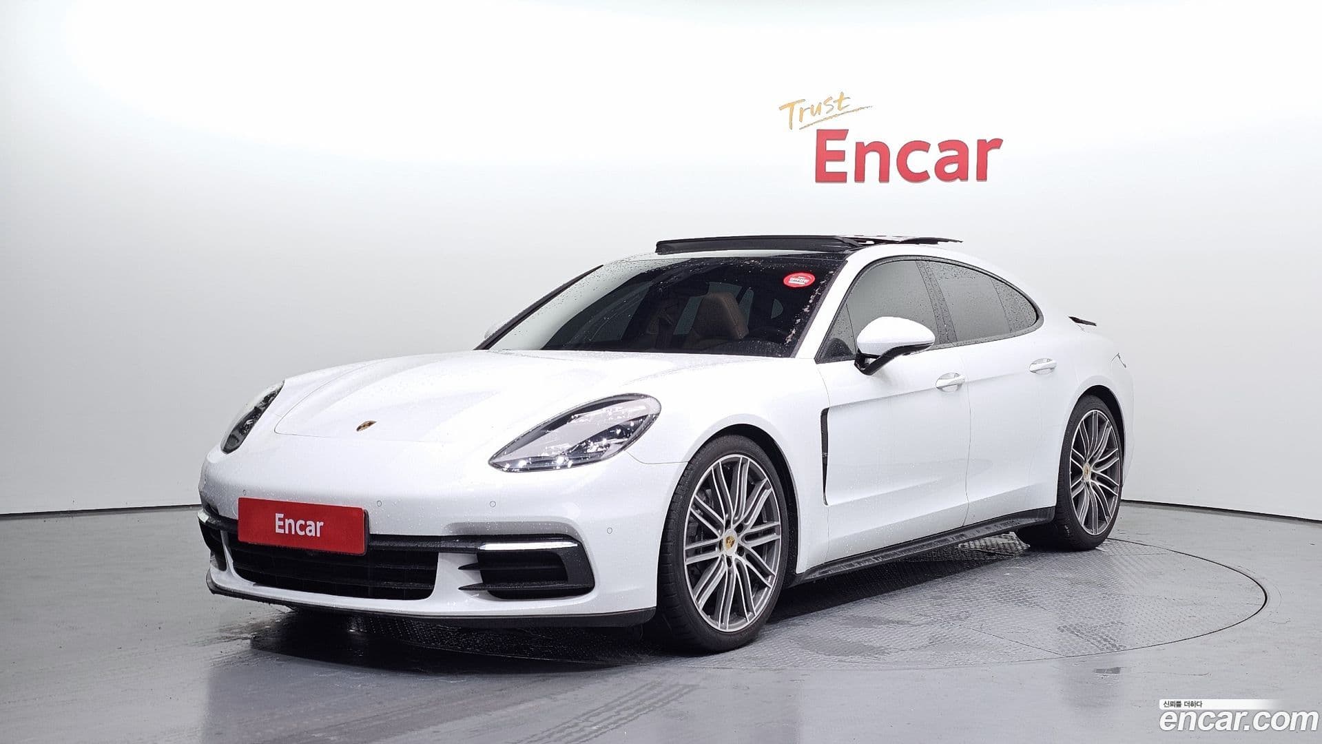 Main__Slider__Photo:Panamera Porsche 2018.11-0