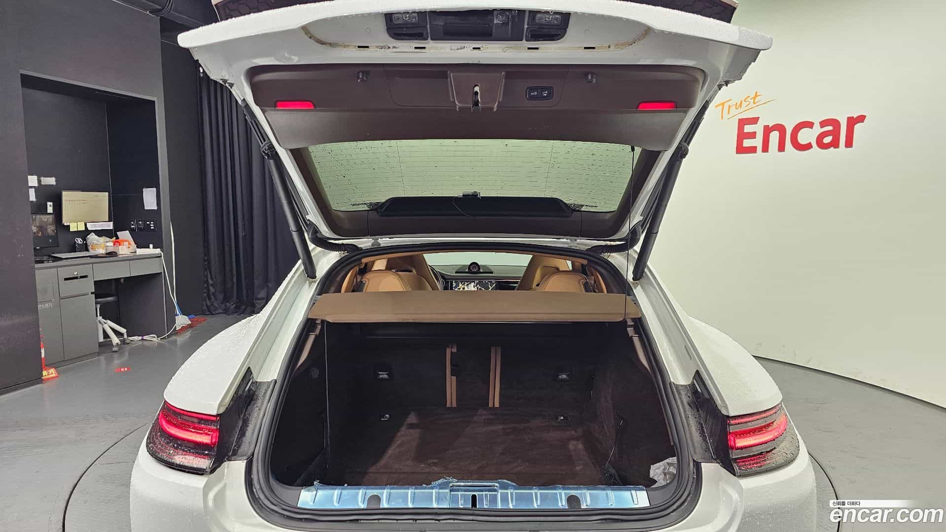 Panamera Porsche 2018.11-OPTION-024