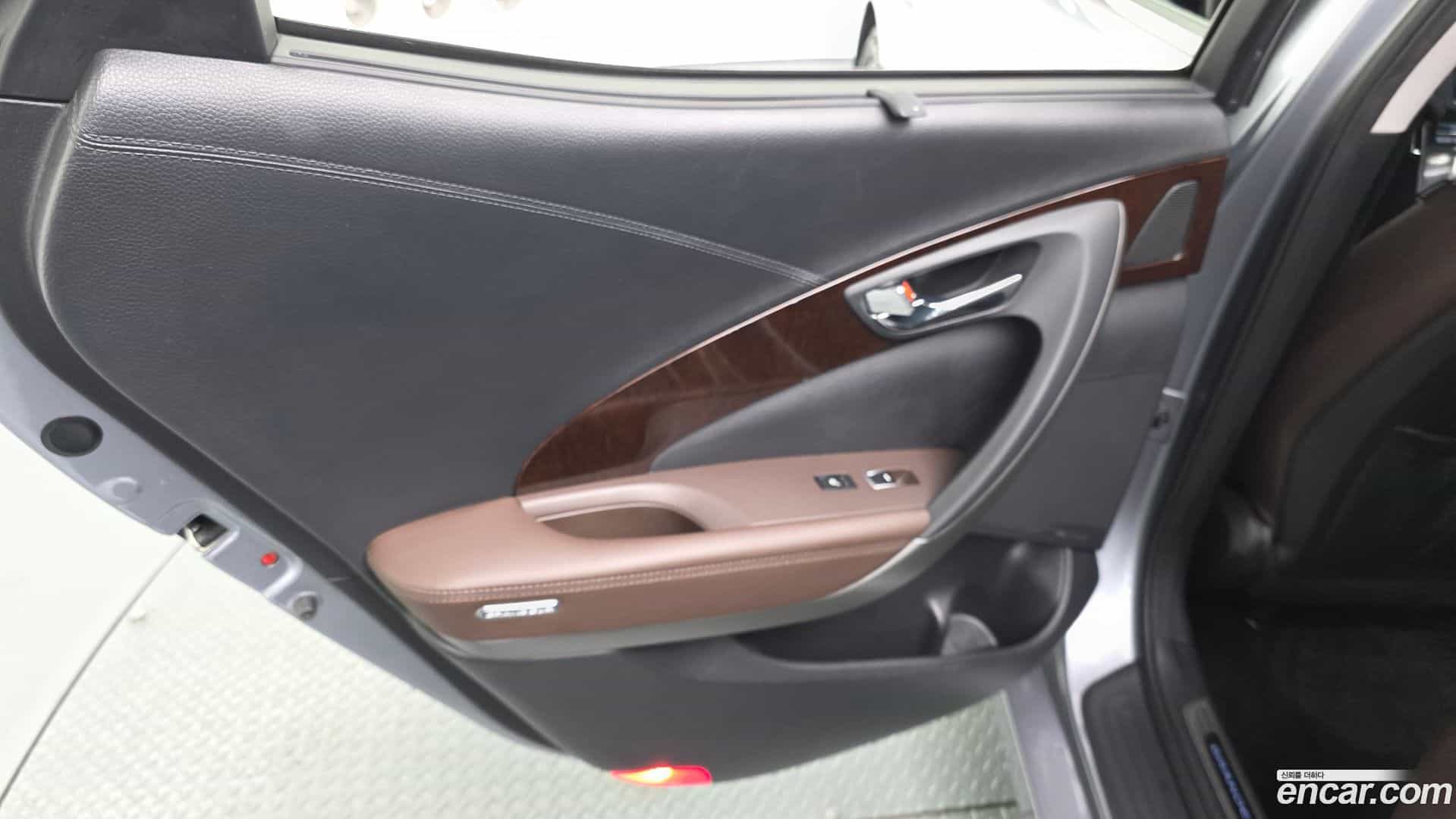 Grandeur Hyundai 2015.2-INNER-035