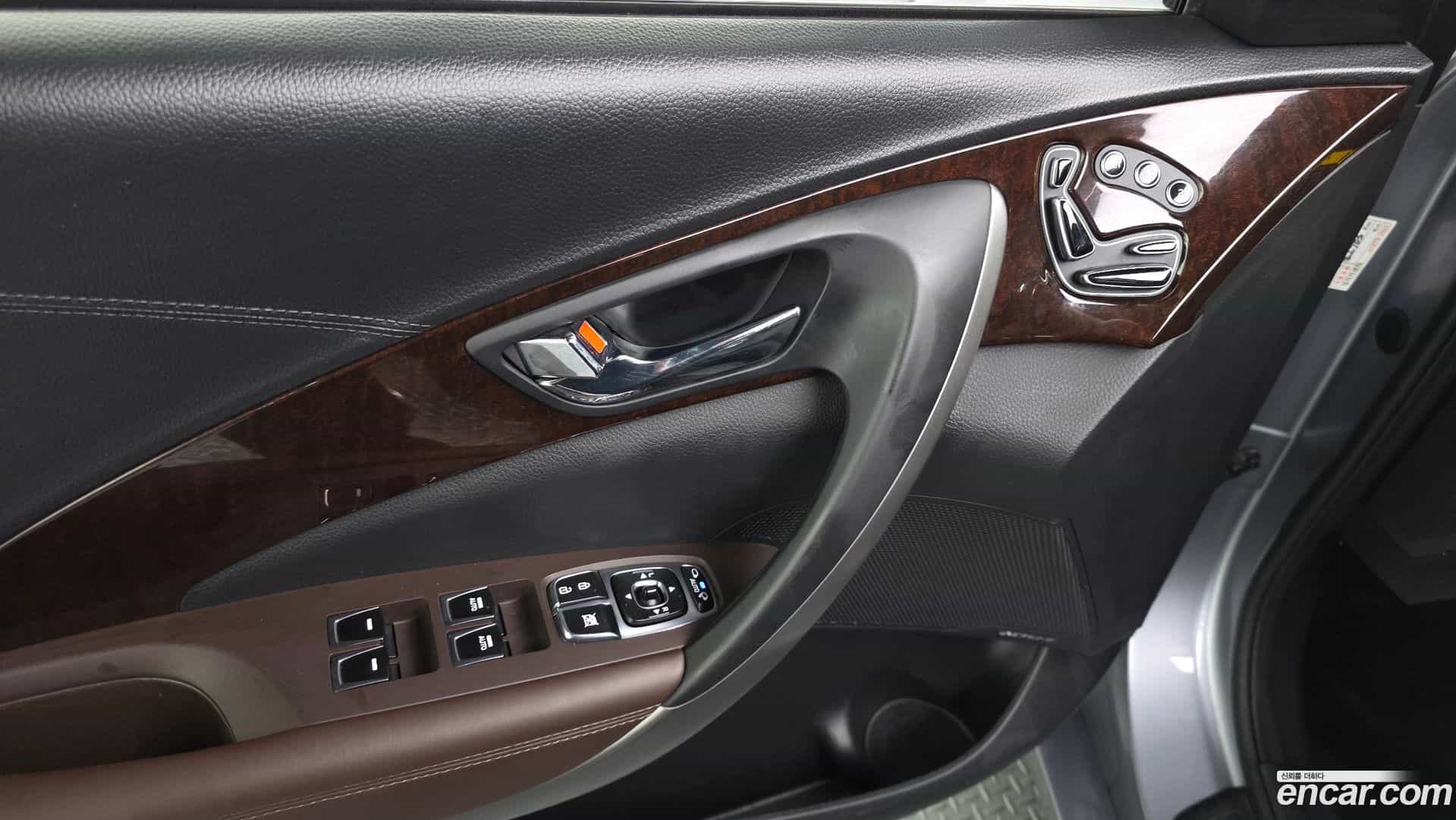 Grandeur Hyundai 2015.2-OPTION-041