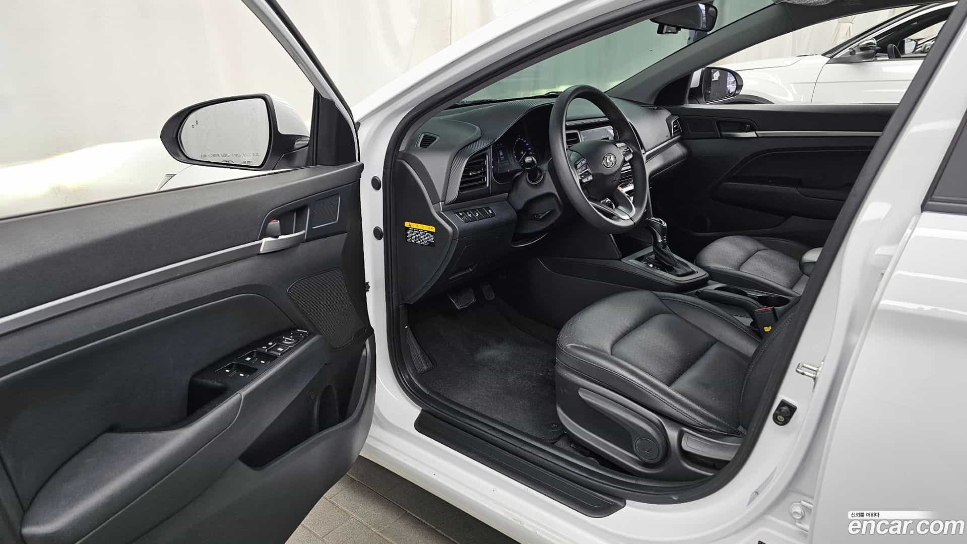 AVANTE Hyundai 2019.11-INNER-010