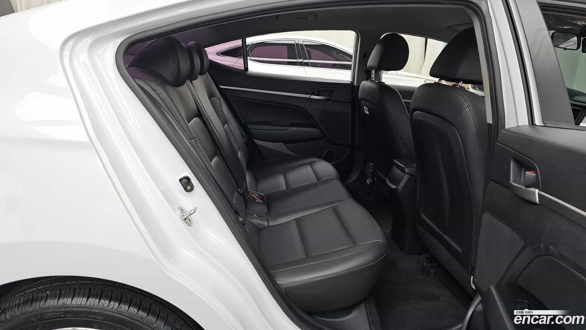 AVANTE Hyundai 2019.11-OPTION-016