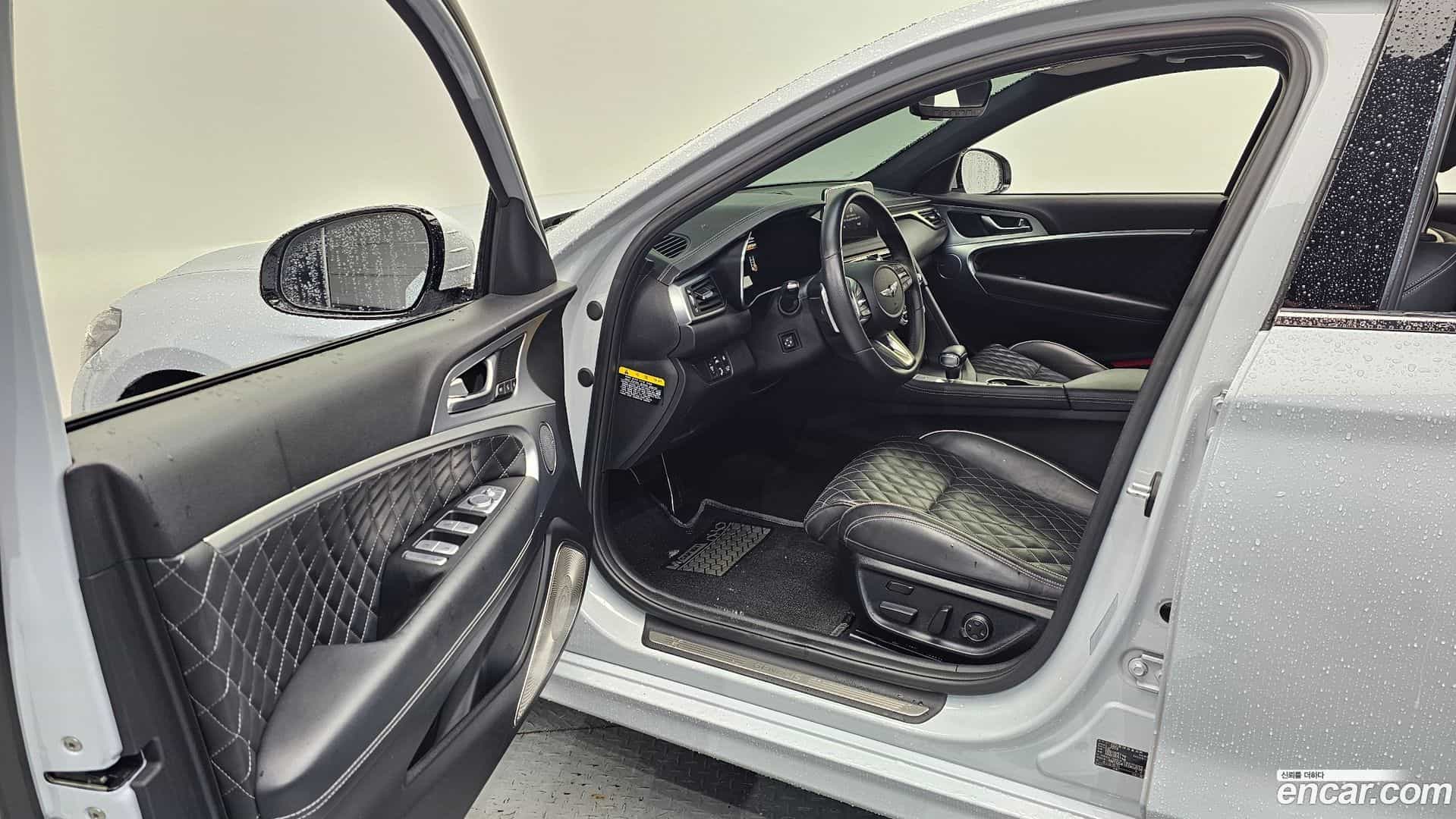 G70 Genesis 2019.0-INNER-010