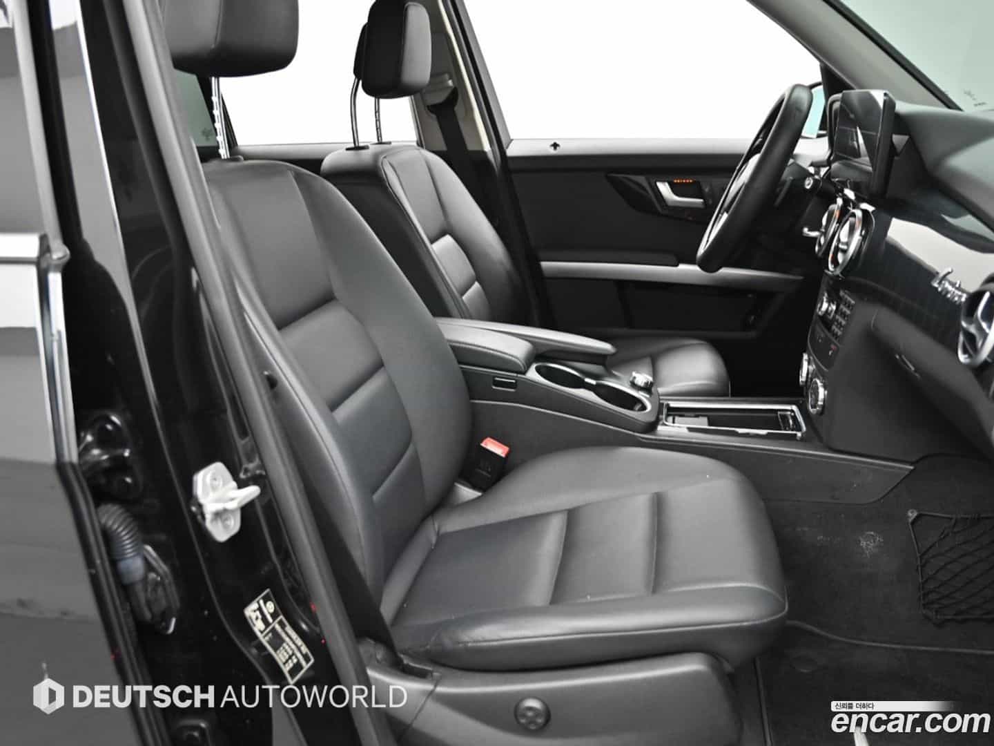 GLK-Class Mercedes-Benz 2015.1-INNER-010