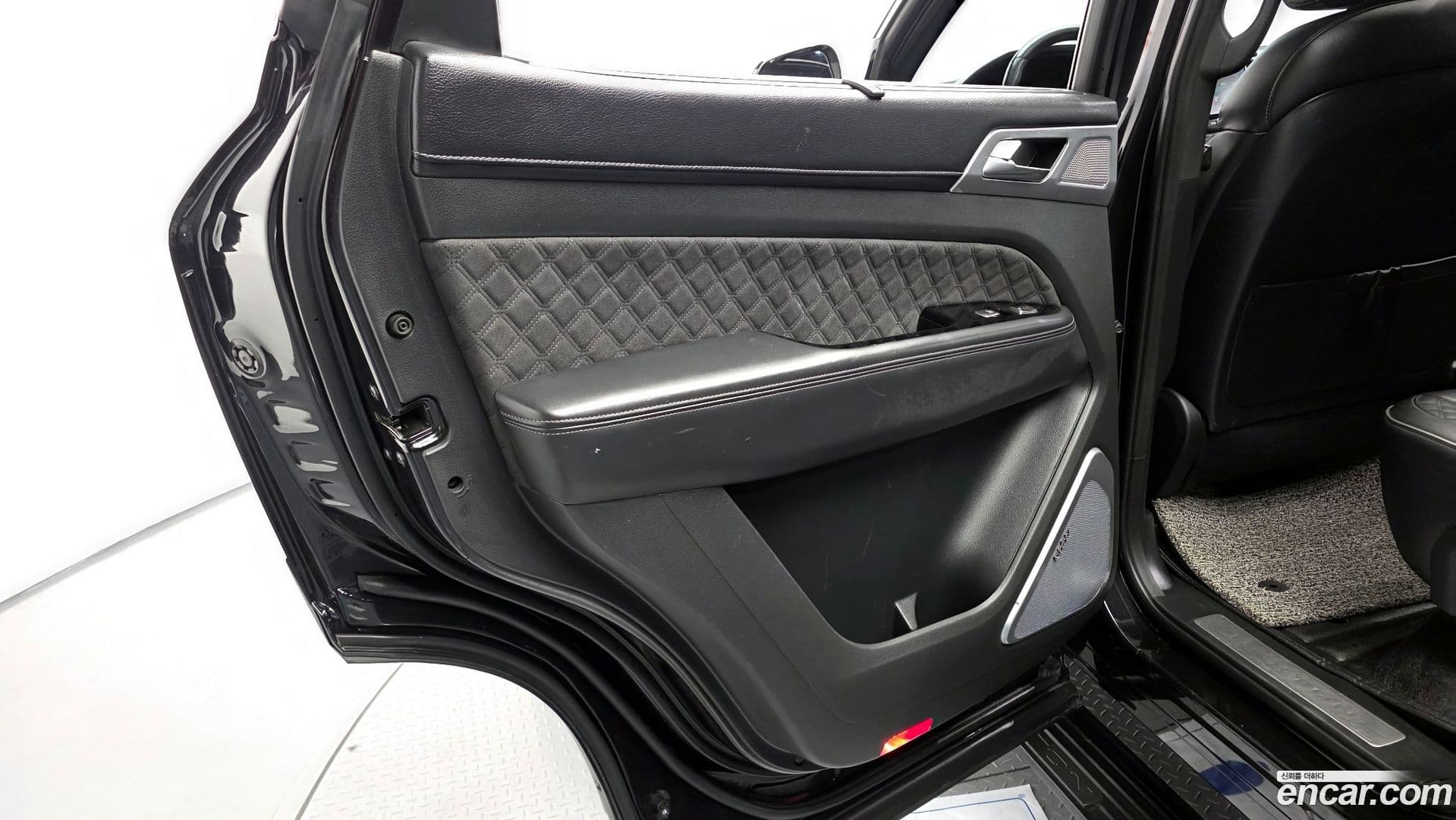 Main__Slider__Photo:Rexton KG Mobility 2020.11-24