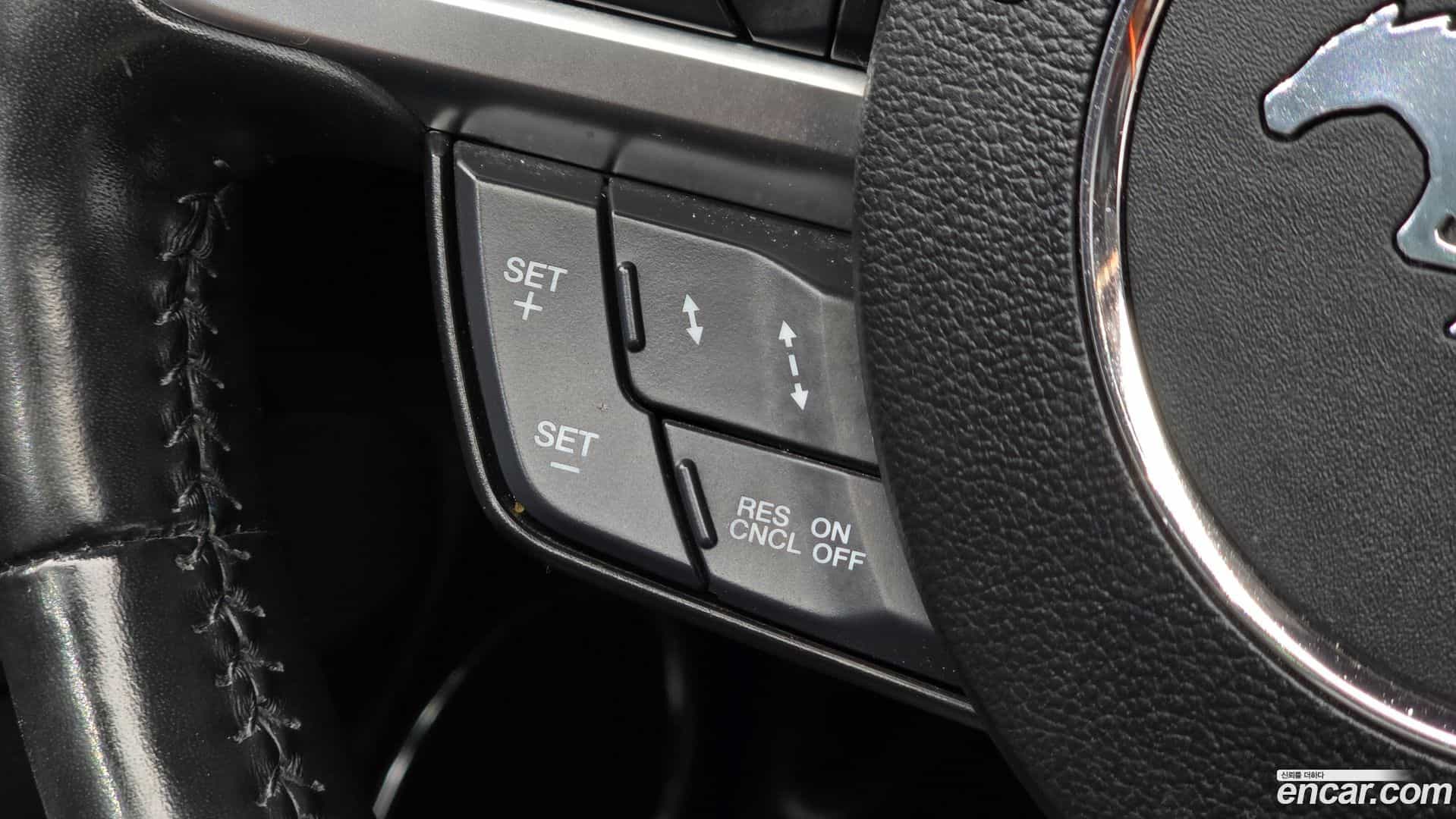 Mustang Ford 2018.7-OPTION-021