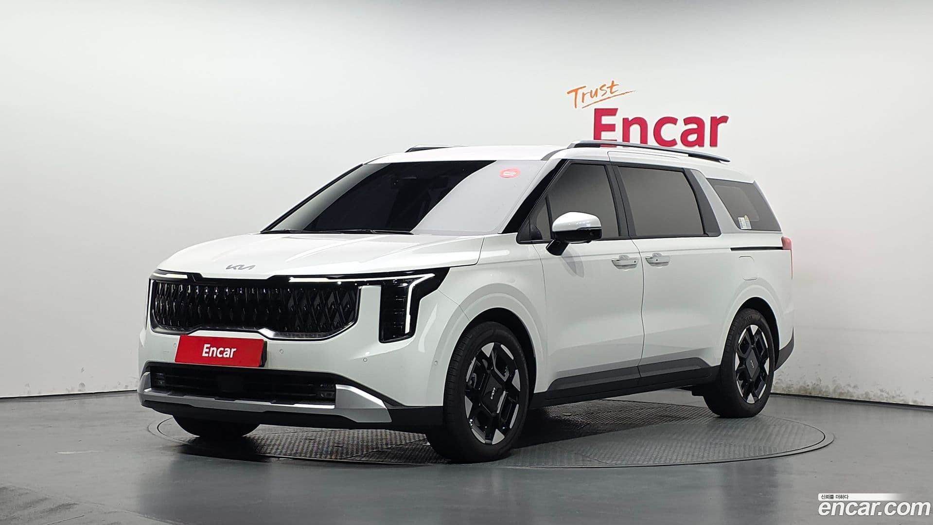 Main__Slider__Photo:Canival Kia 2025.2-0