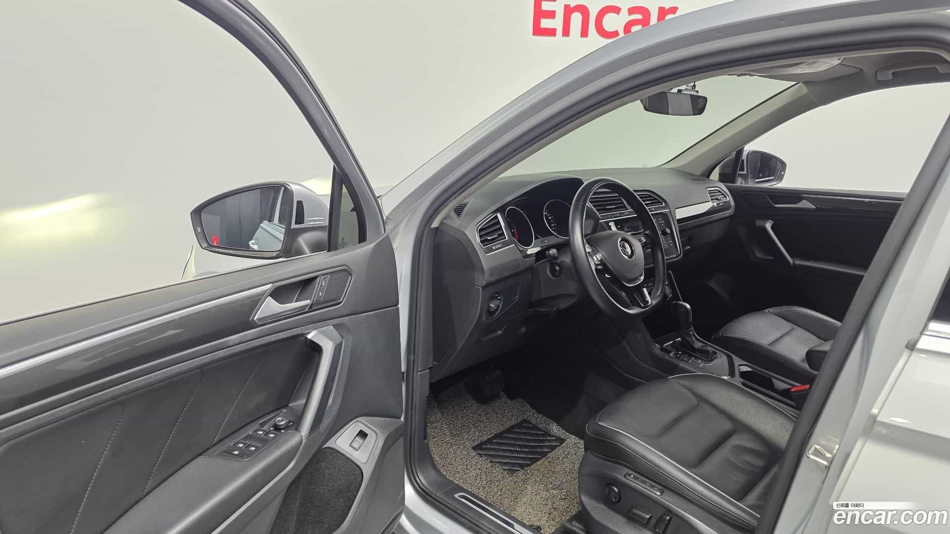 Tiguan Volkswagen 2020.6-INNER-010