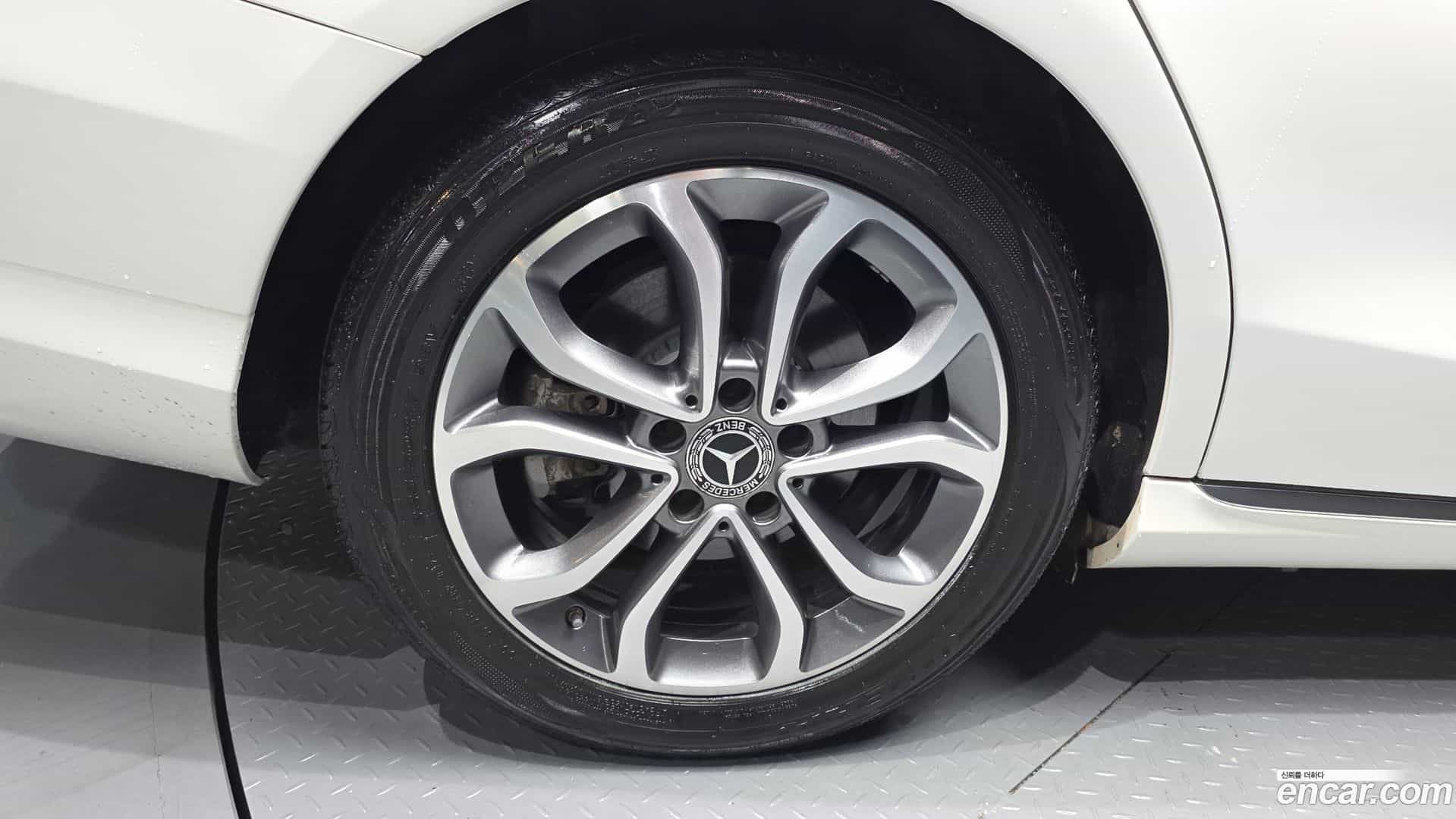 C-Class Mercedes-Benz 2017.5-OUTER-005