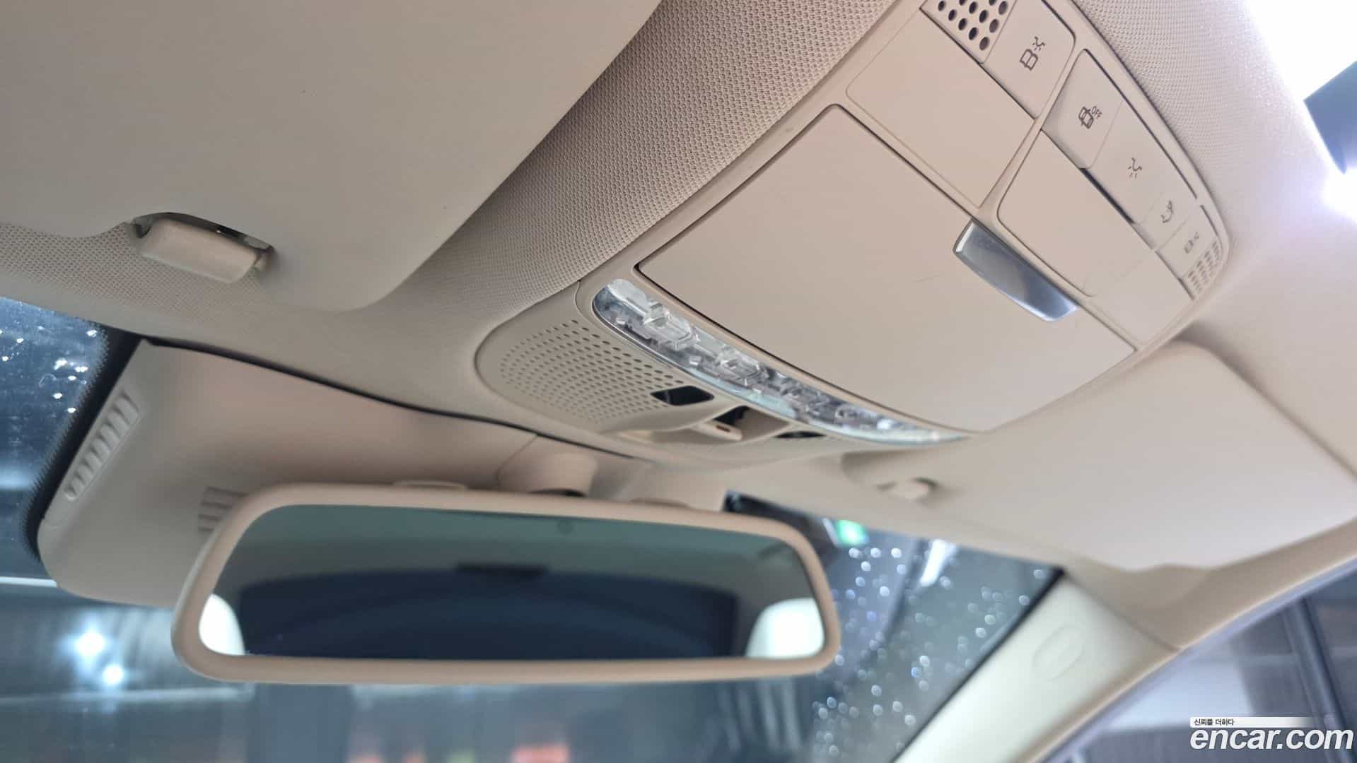 C-Class Mercedes-Benz 2017.5-OPTION-021