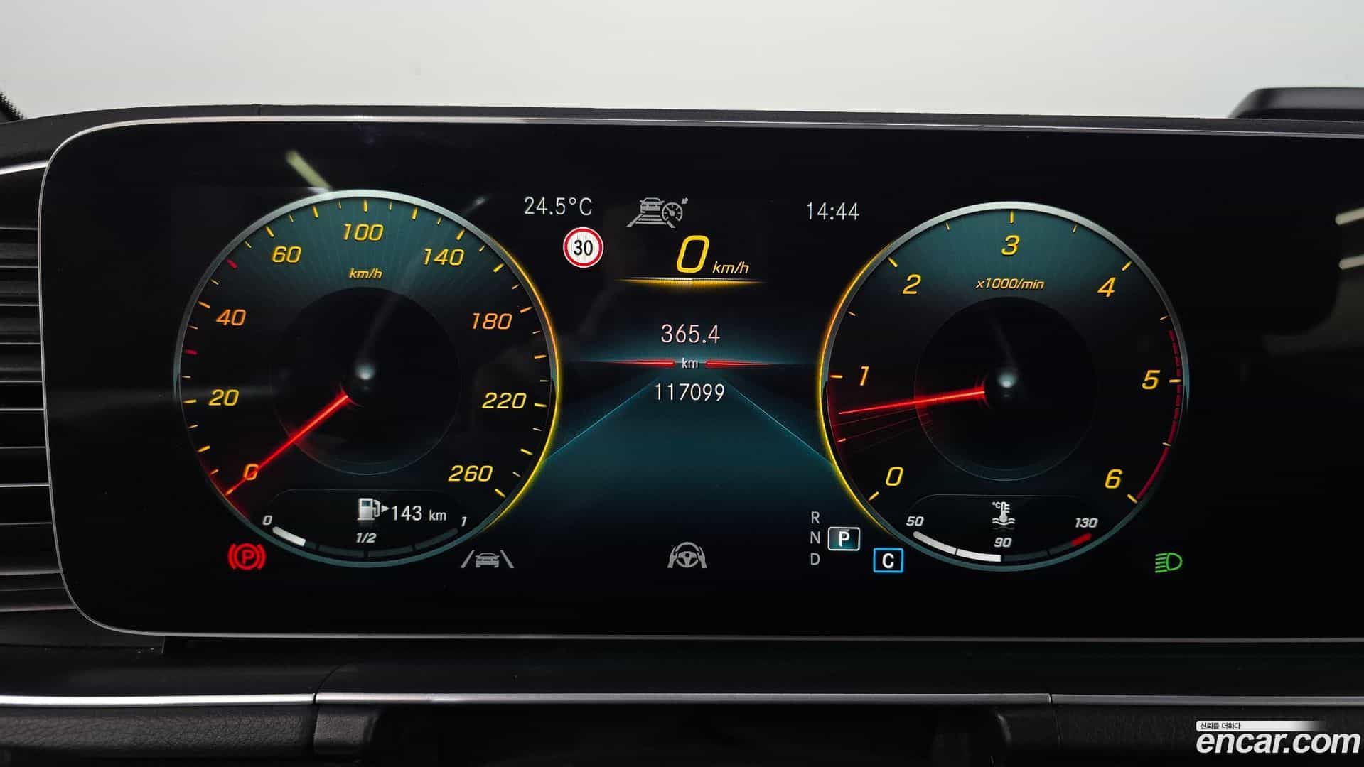 GLE-Class Mercedes-Benz 2022.2-INNER-008