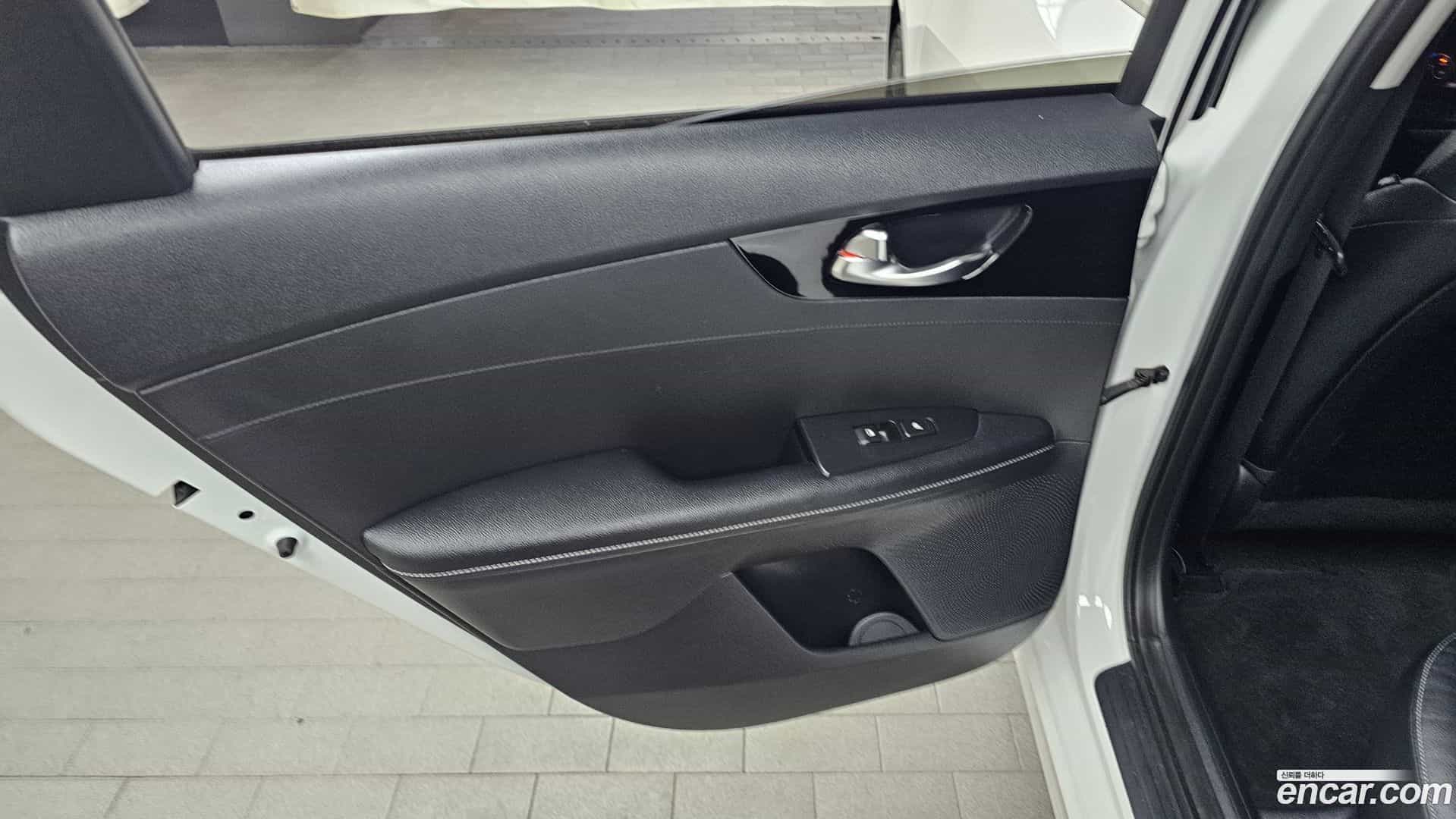 K3 Kia 2023.11-INNER-035