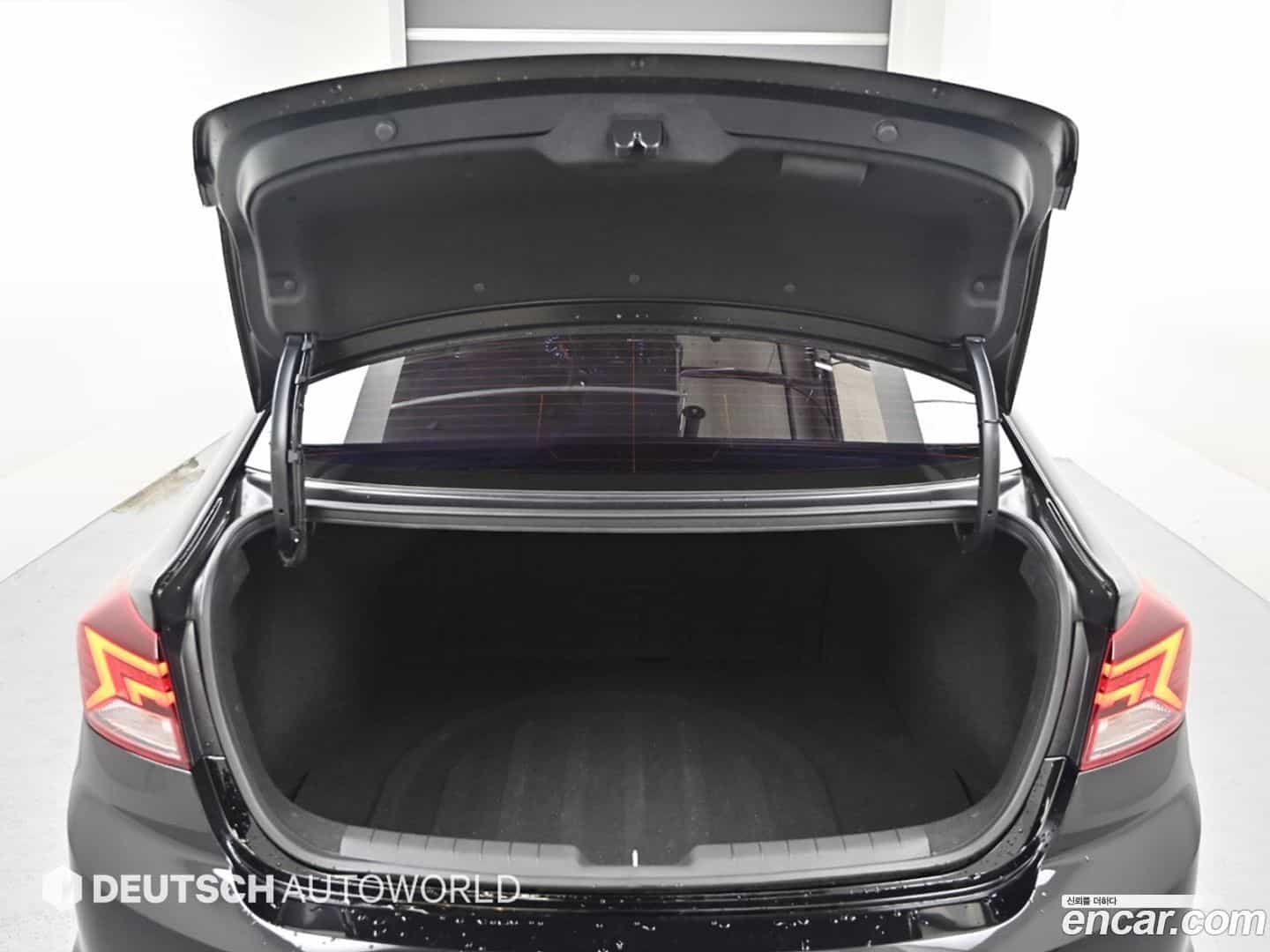 AVANTE Hyundai 2018.11-OPTION-023