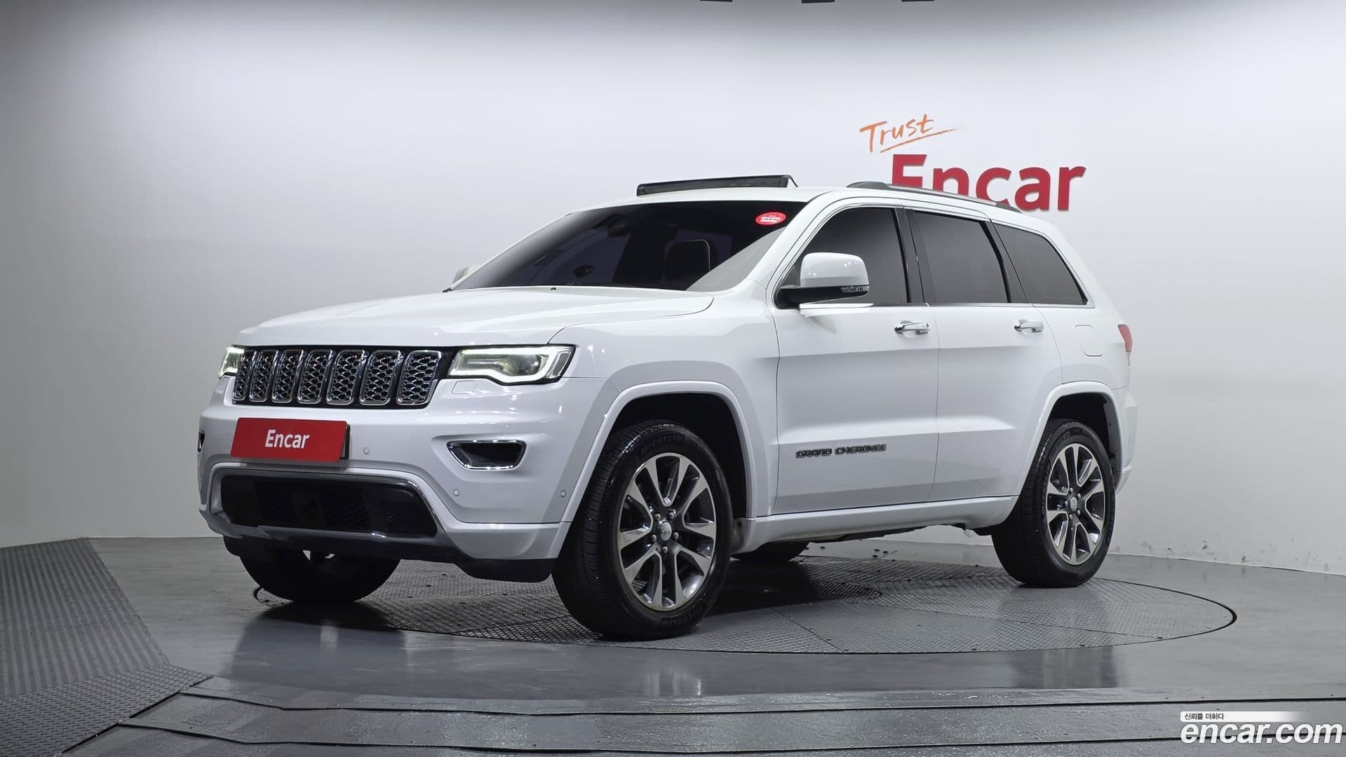 Main__Slider__Photo:Cherokee Jeep 2017.7-0
