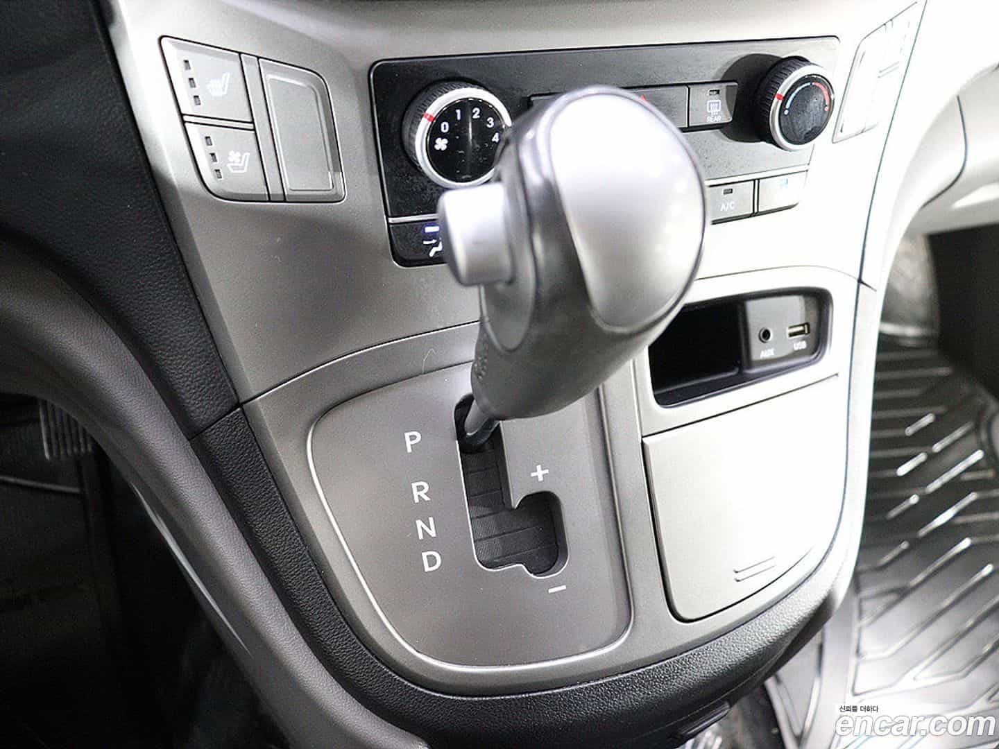 Starex Hyundai 2018.10-INNER-009