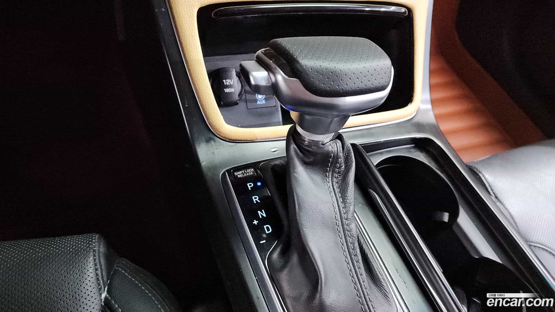 Grandeur Hyundai 2018.1-INNER-009