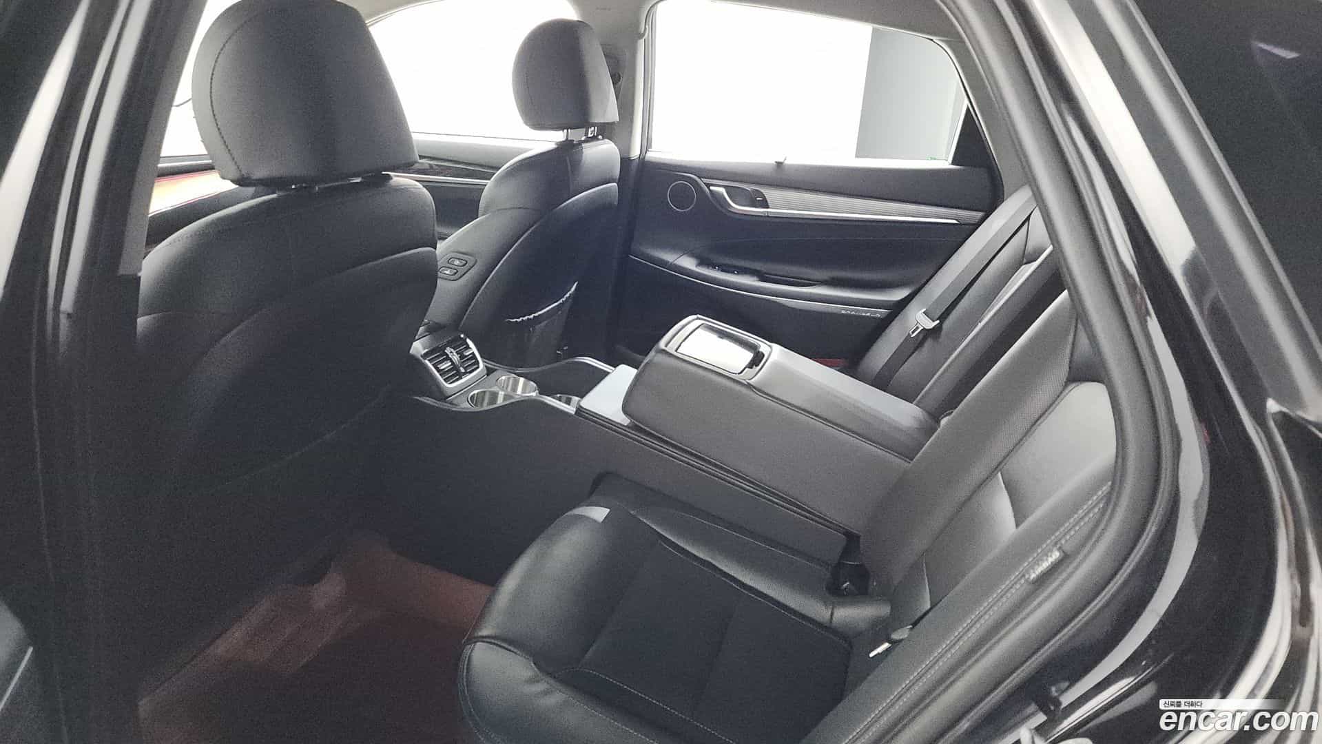 Grandeur Hyundai 2018.1-OPTION-022