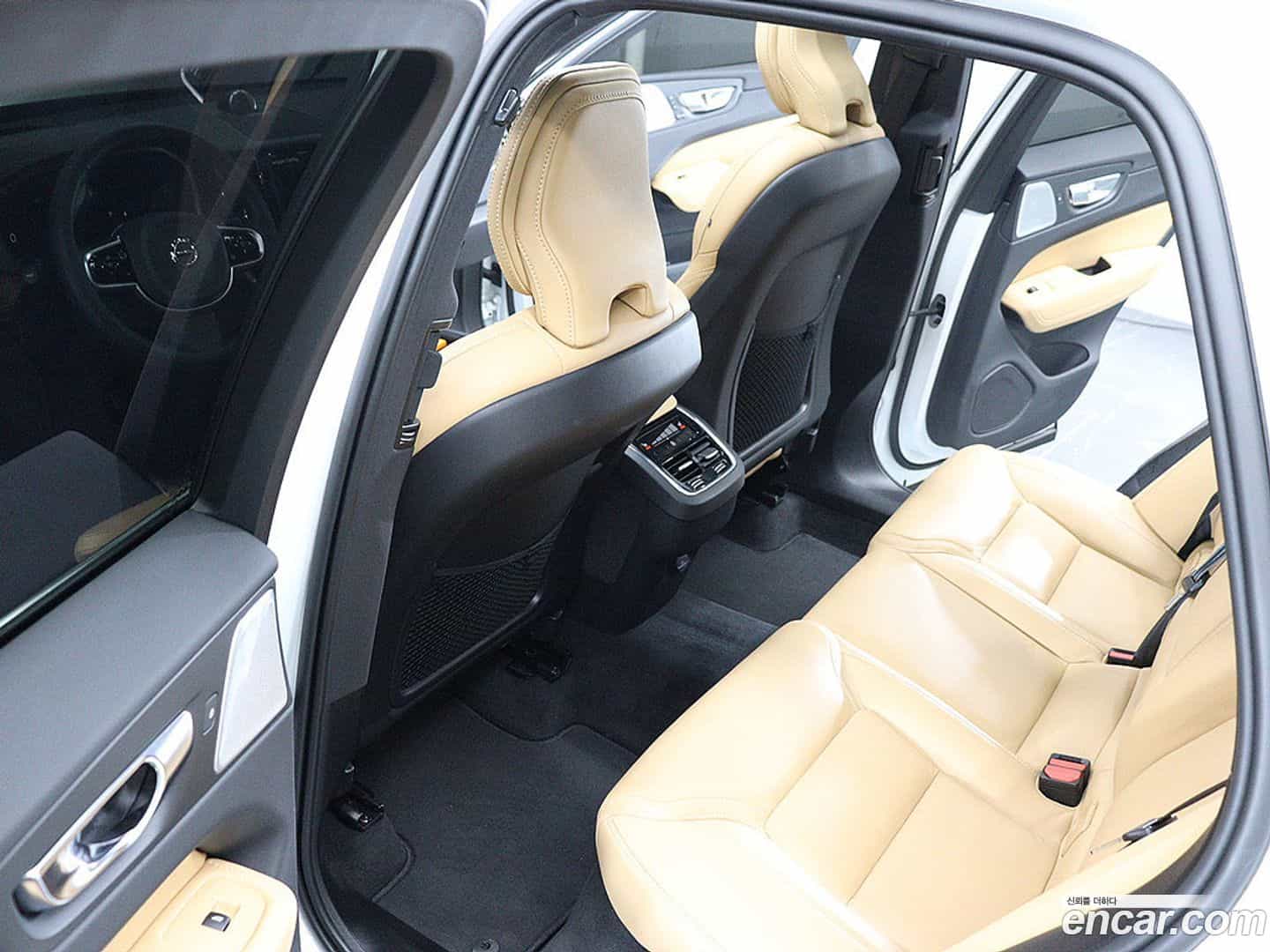 XC60 Volvo 2024.8-OPTION-019