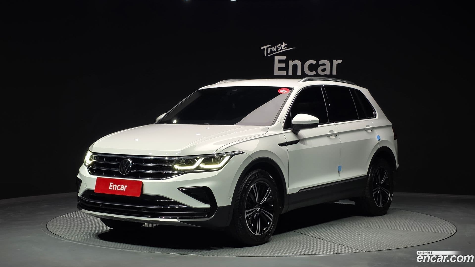 Main__Slider__Photo:Tiguan Volkswagen 2023.9-0
