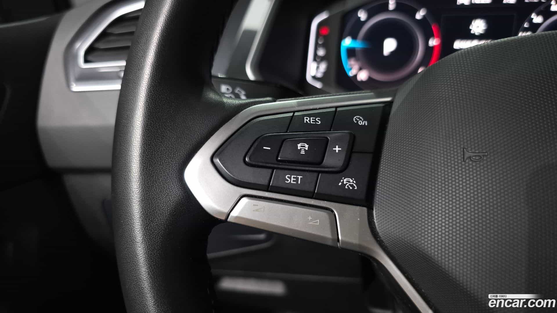 Tiguan Volkswagen 2023.9-OPTION-021