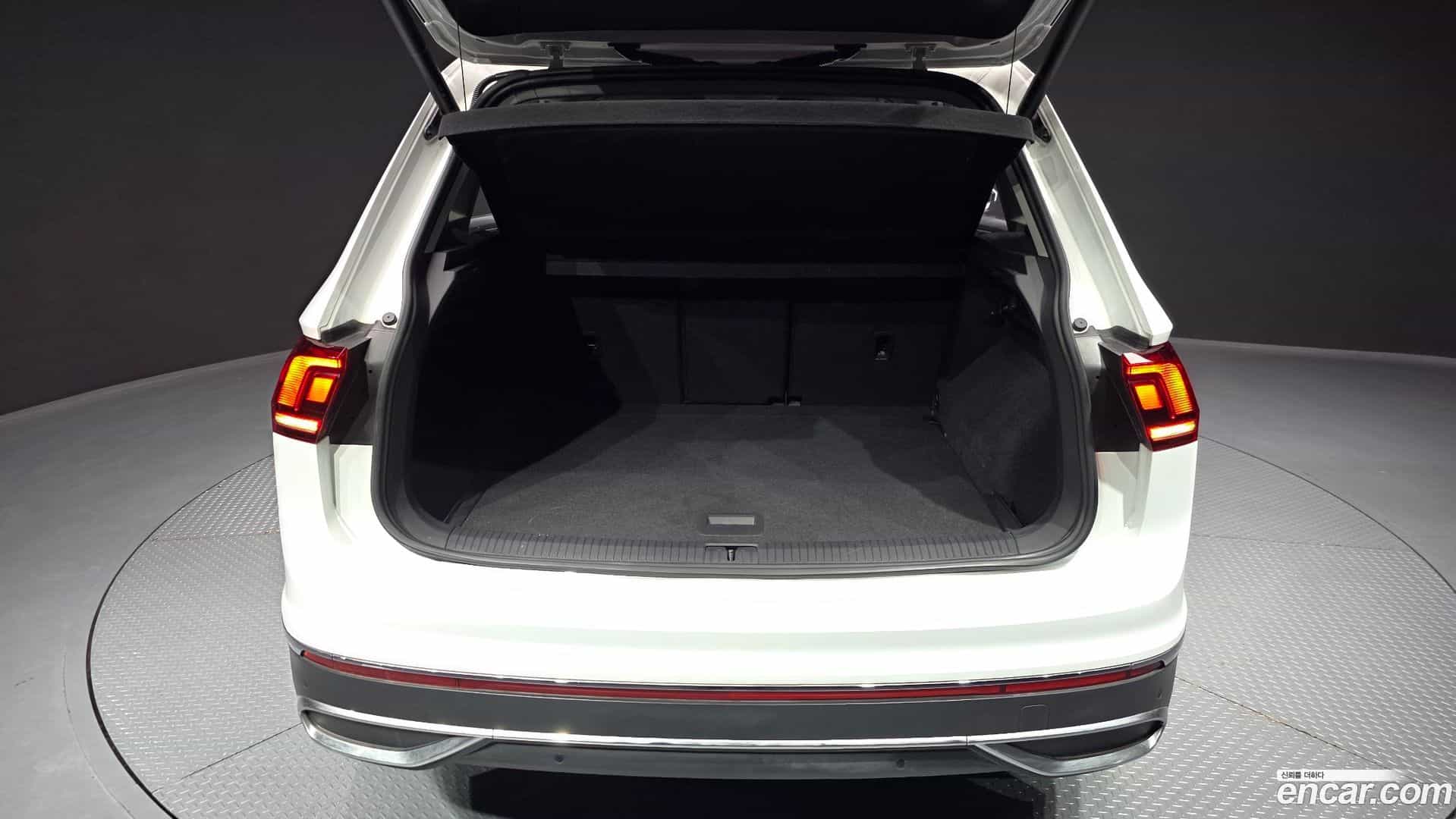 Tiguan Volkswagen 2023.9-OPTION-024