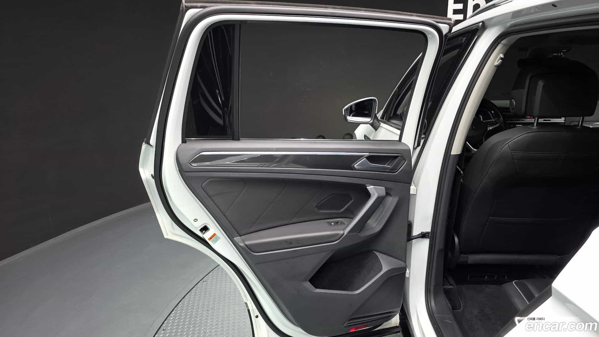 Tiguan Volkswagen 2023.9-INNER-035